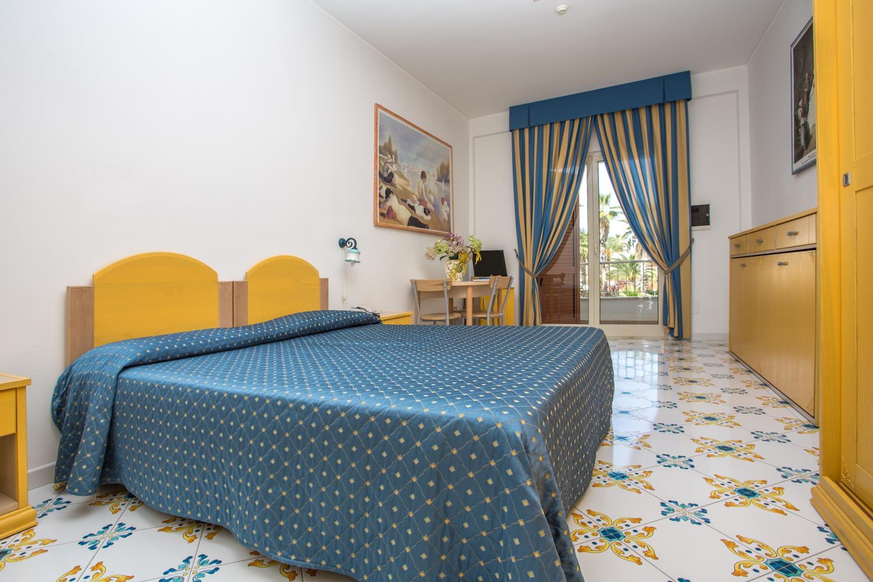 Studio with Sofa Bed