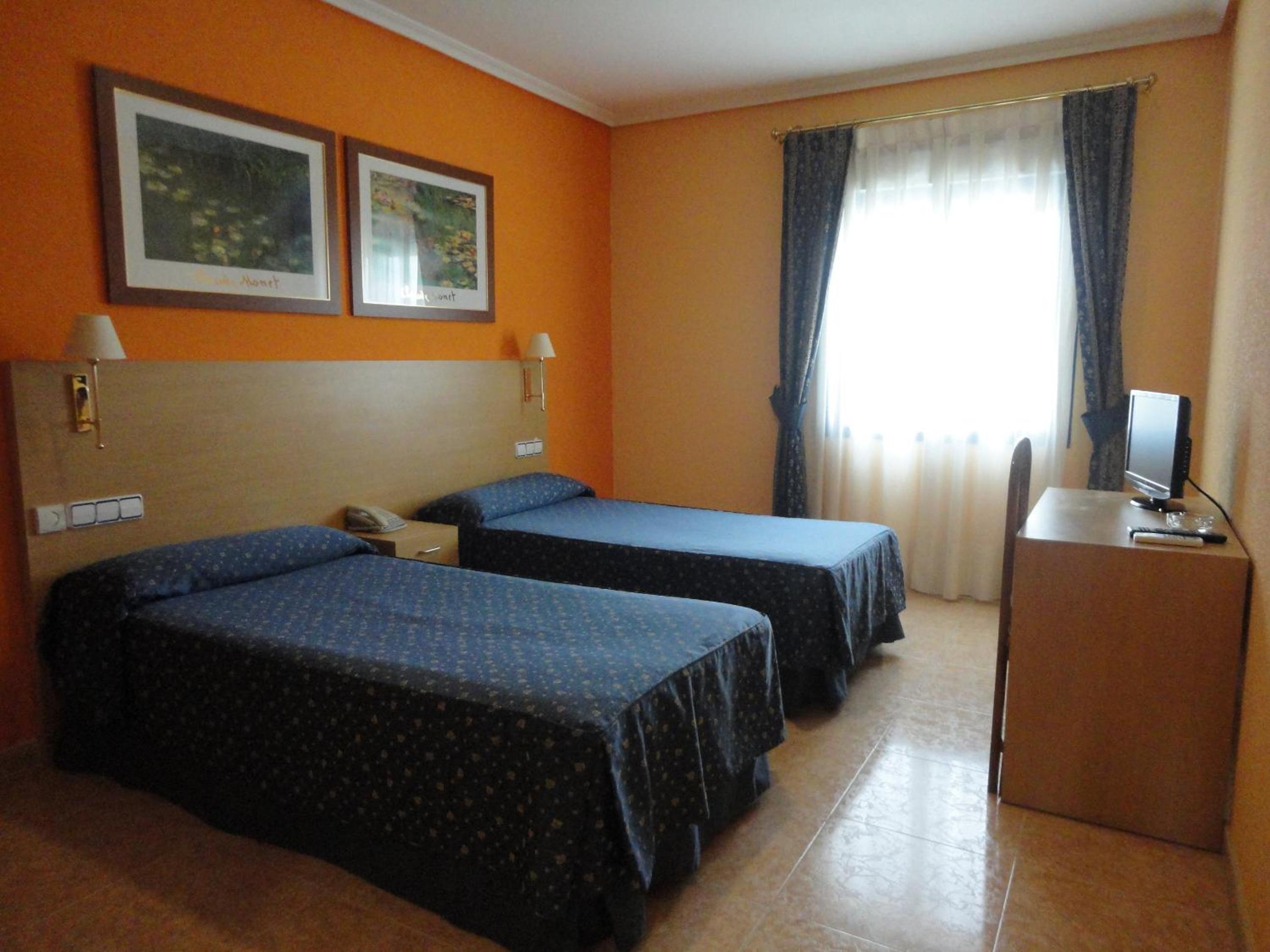 Double or Twin Room photo 3