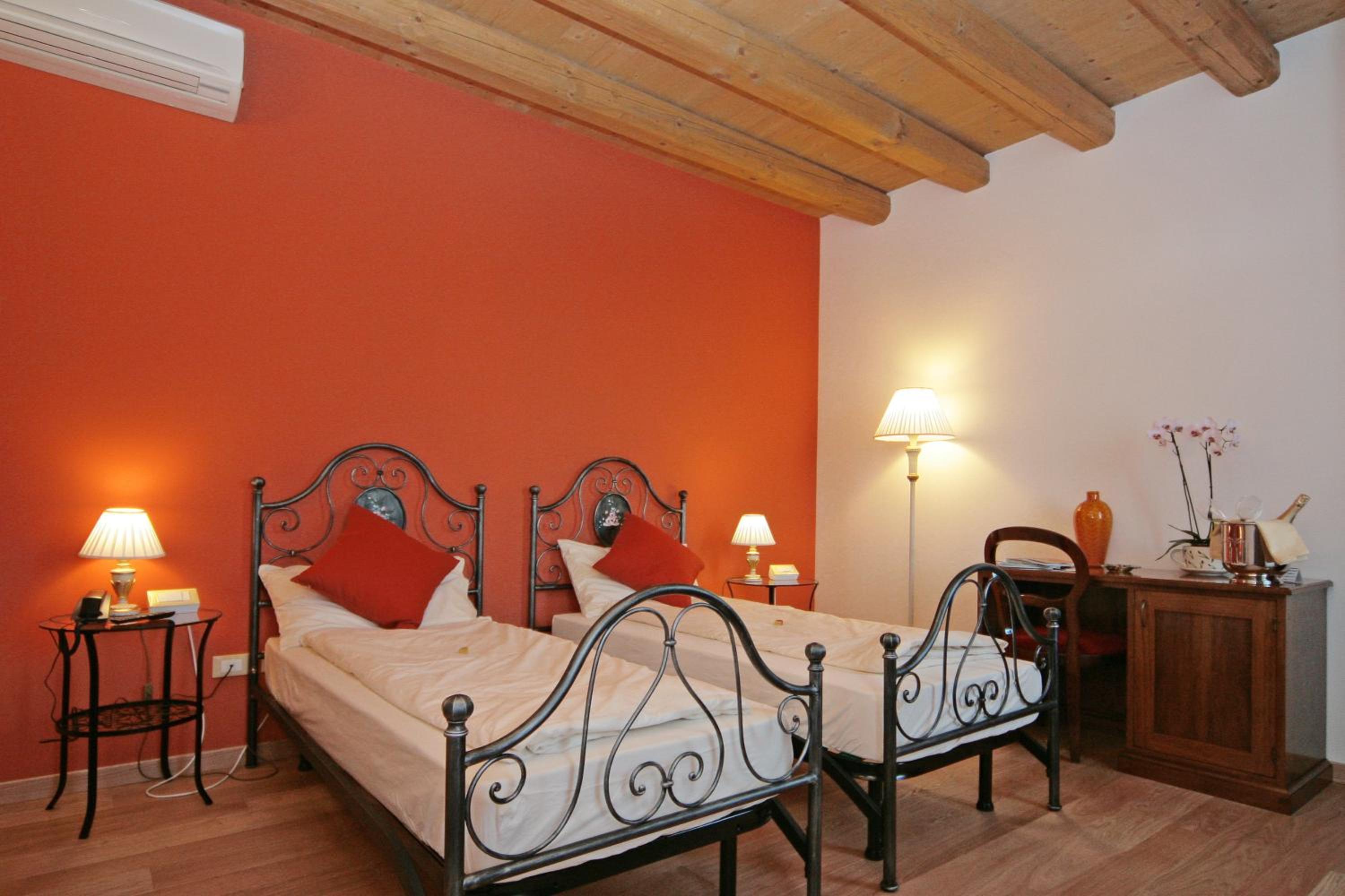 Double or Twin Room - Photo 10