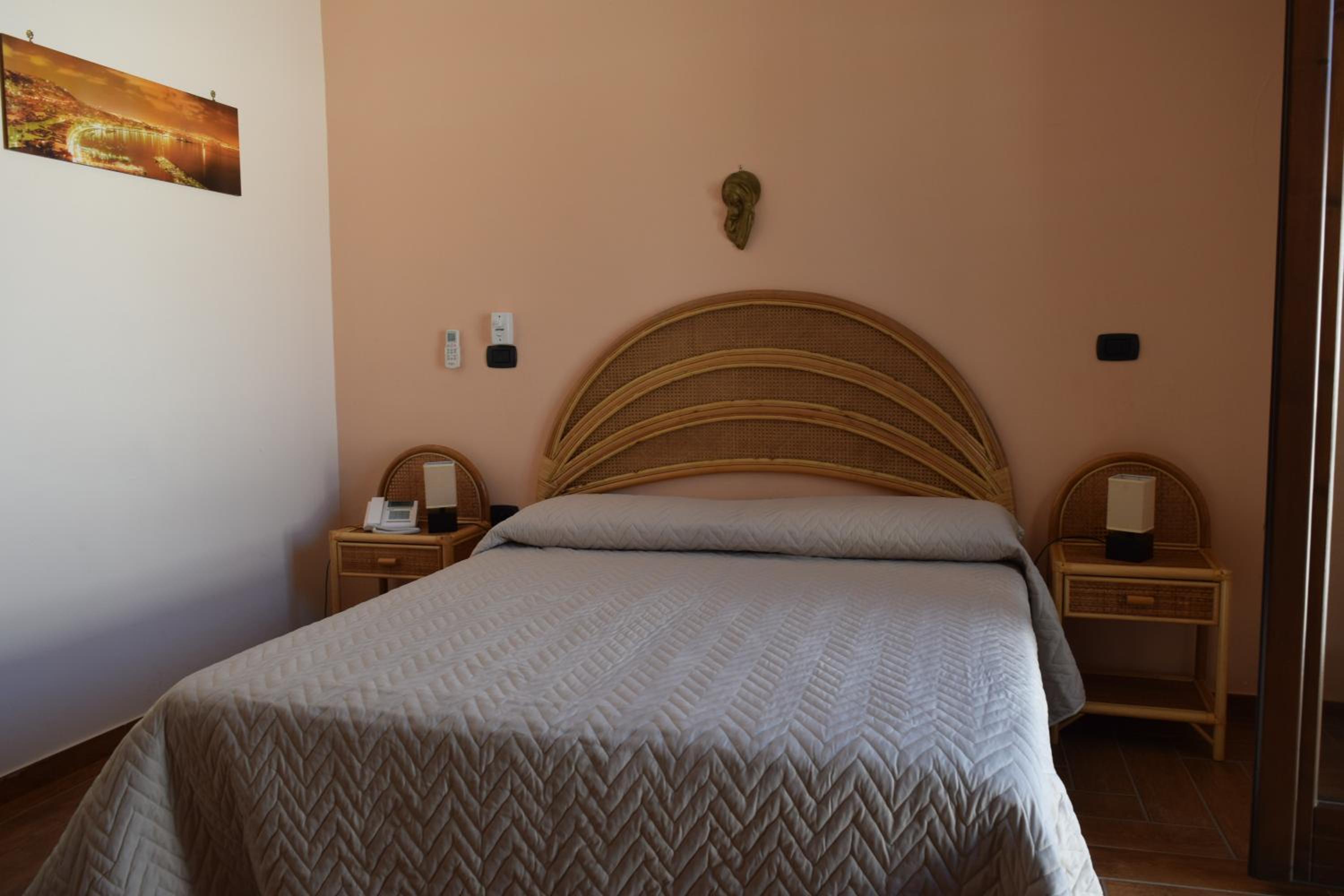 Double Room - Photo 2