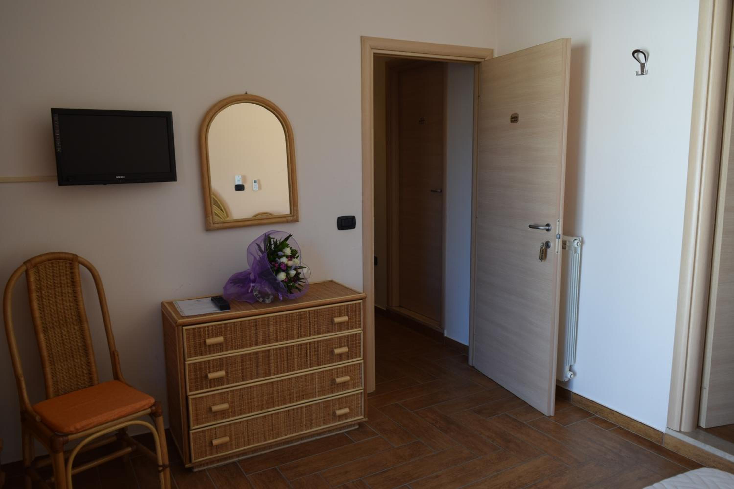 Double Room - Photo 4