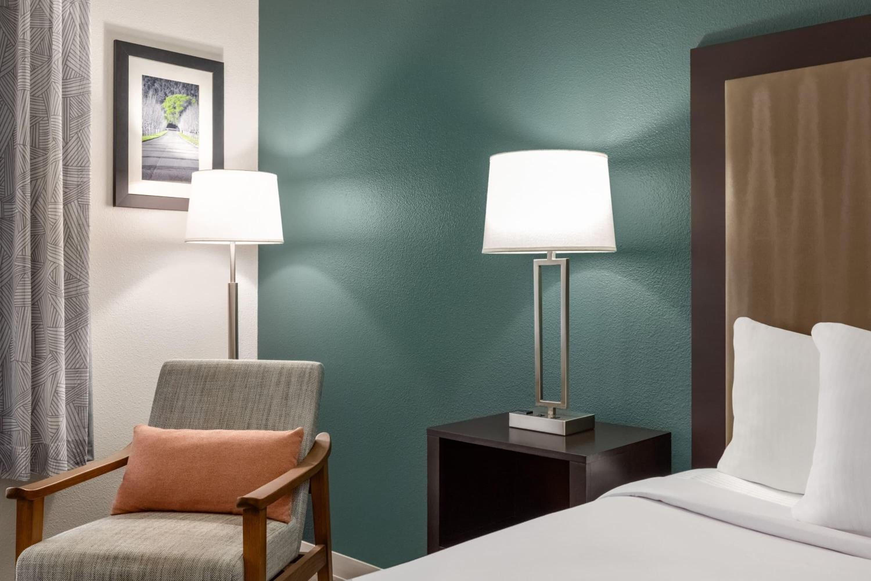 Queen Room with Two Queen Beds and Bath Tub - Mobility/Hearing Accessible - Non-Smoking - Photo 2