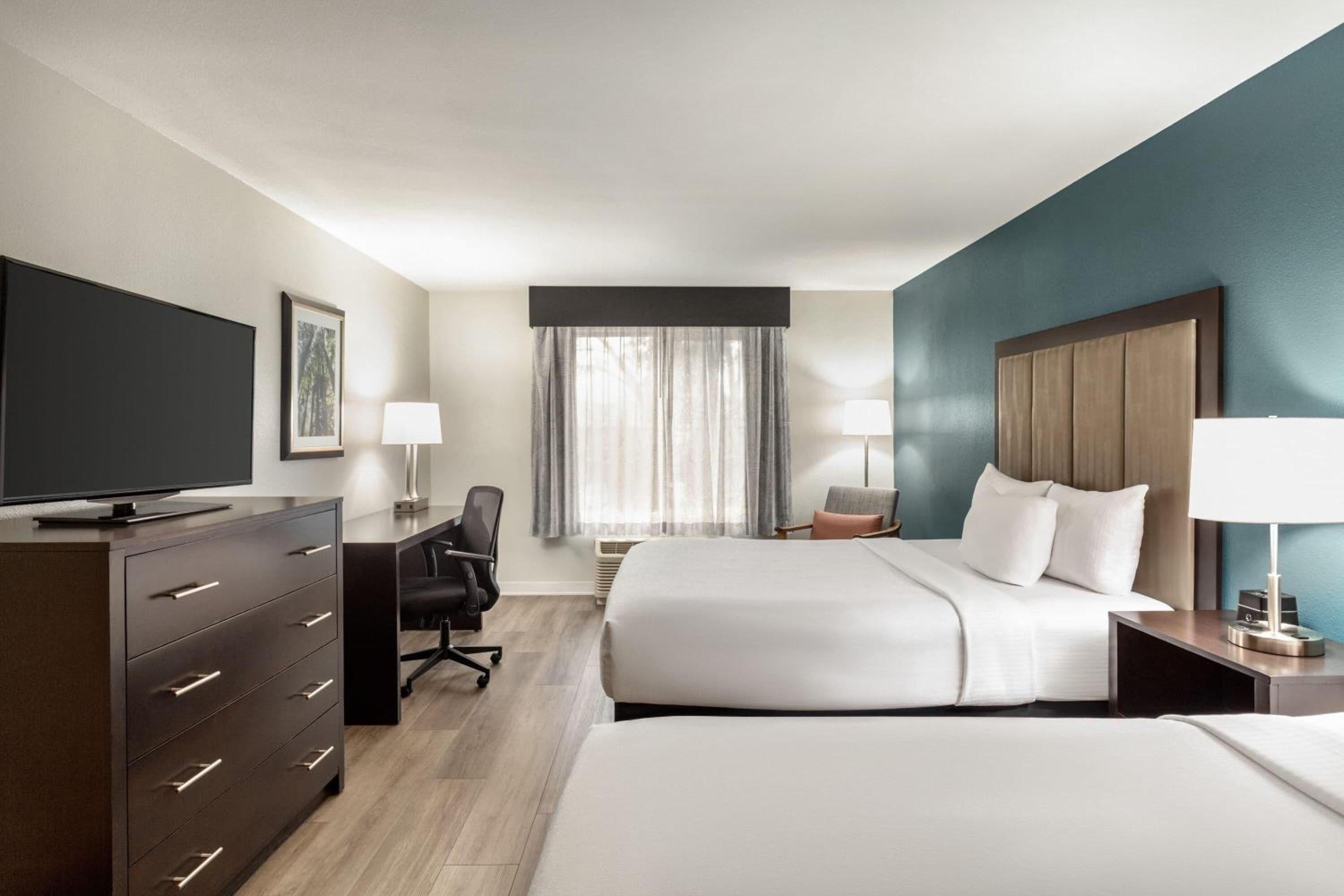 Queen Room with Two Queen Beds - Non-Smoking - Photo 1