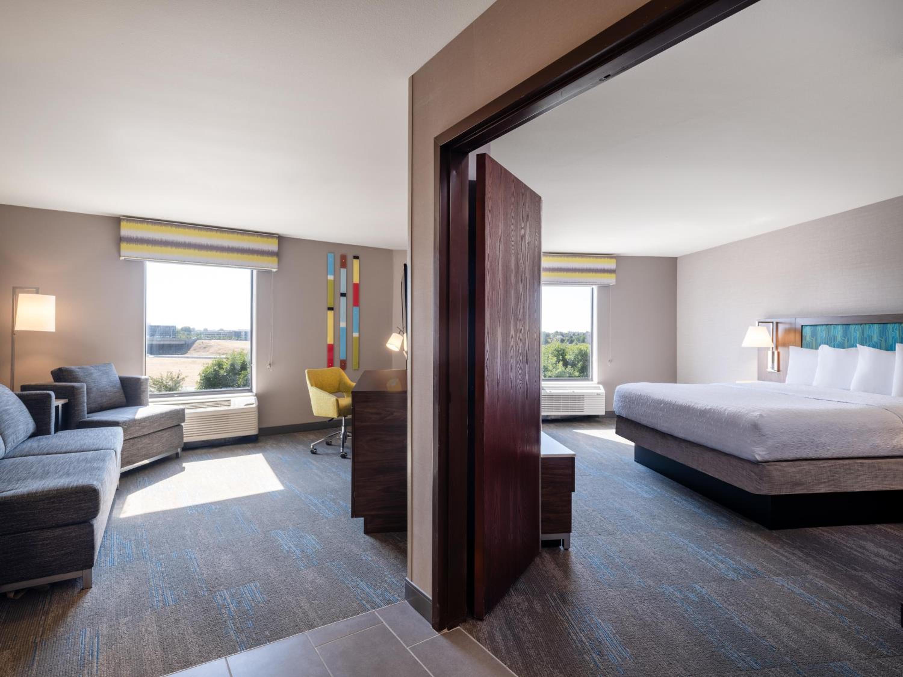 King Room with Peloton Bike - Non-Smoking - Photo 3