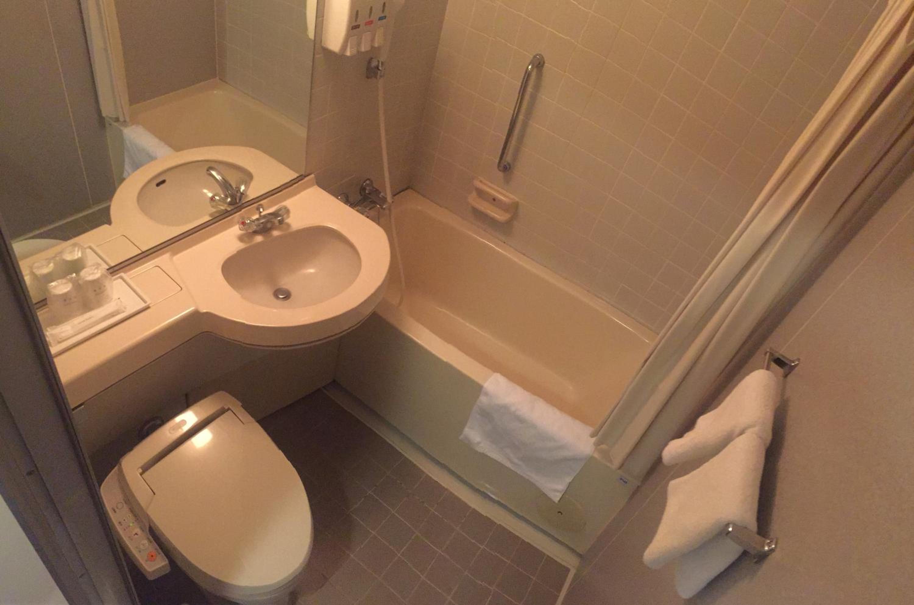 Twin Room - Non-Smoking - Photo 3