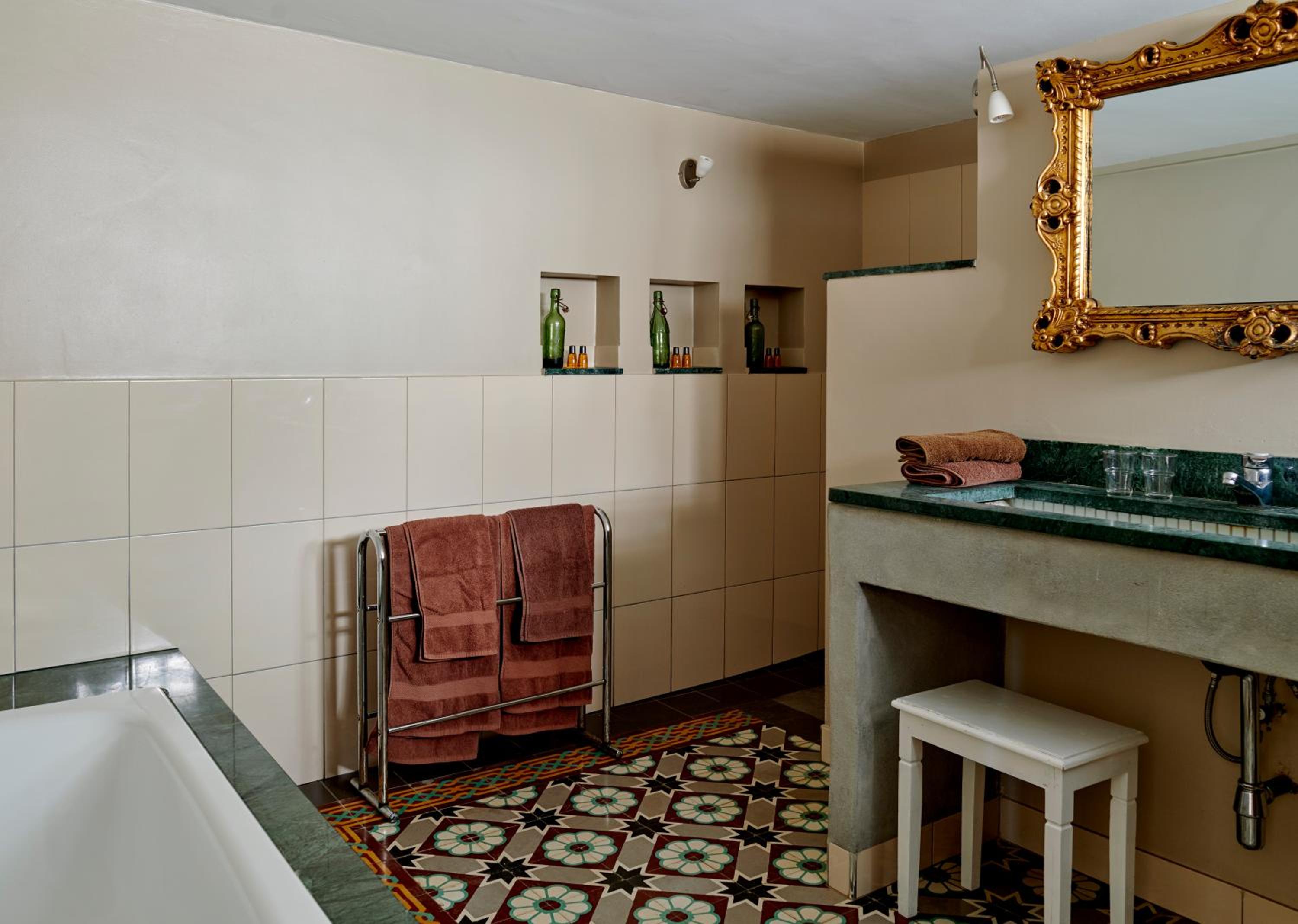 Deluxe Room (2 Adults + 1 Child) photo 2