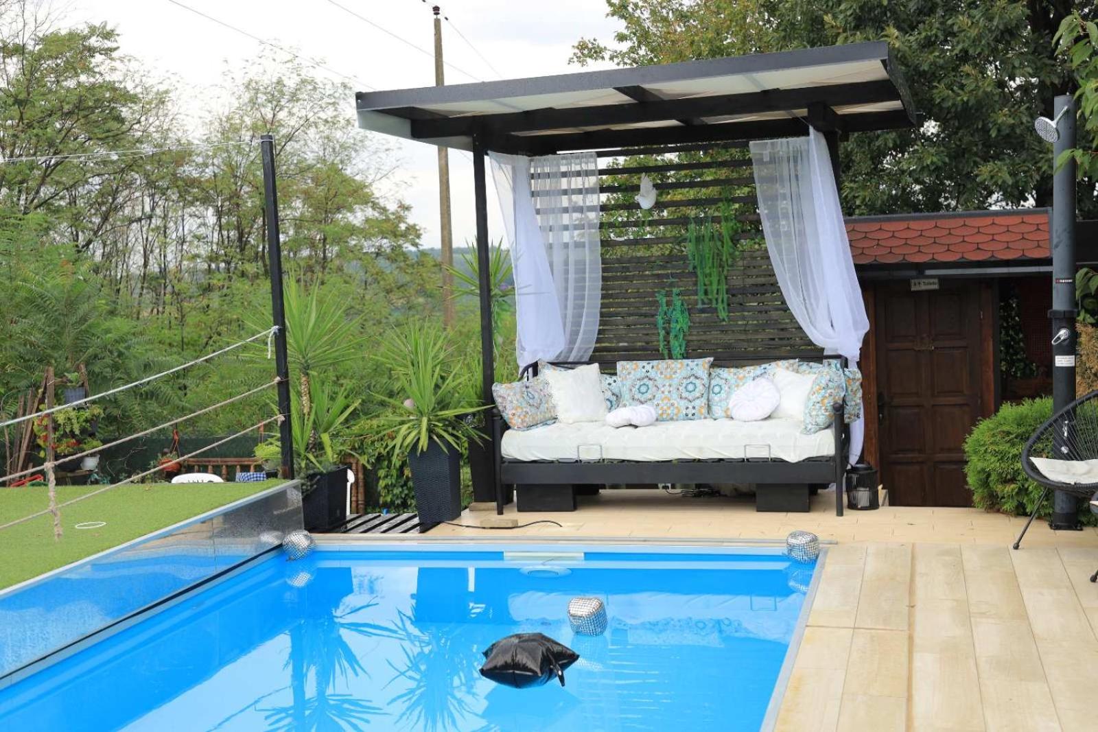 Double Room with Pool View photo 1
