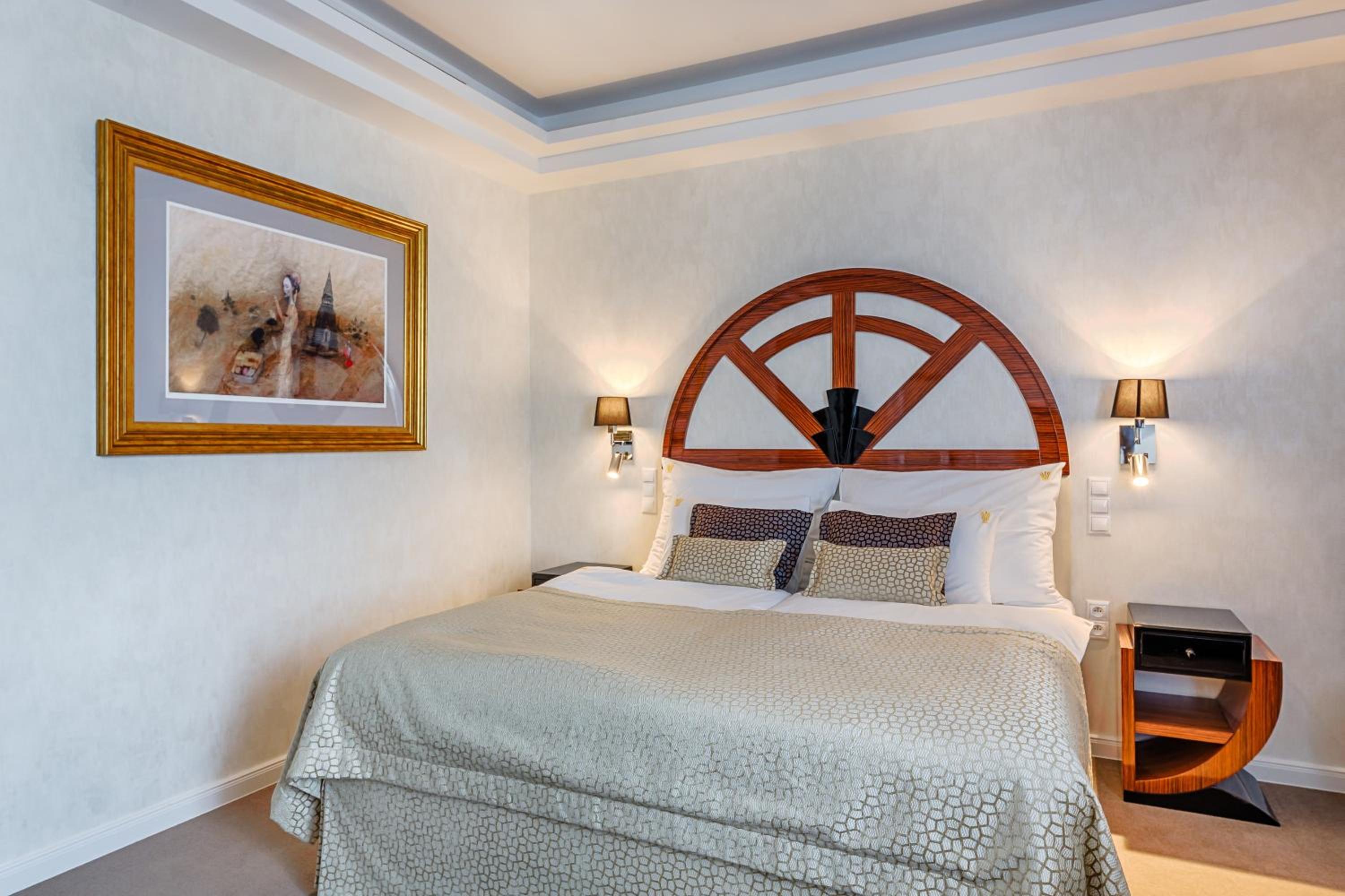 One-Bedroom Apartment with Terrace photo 1
