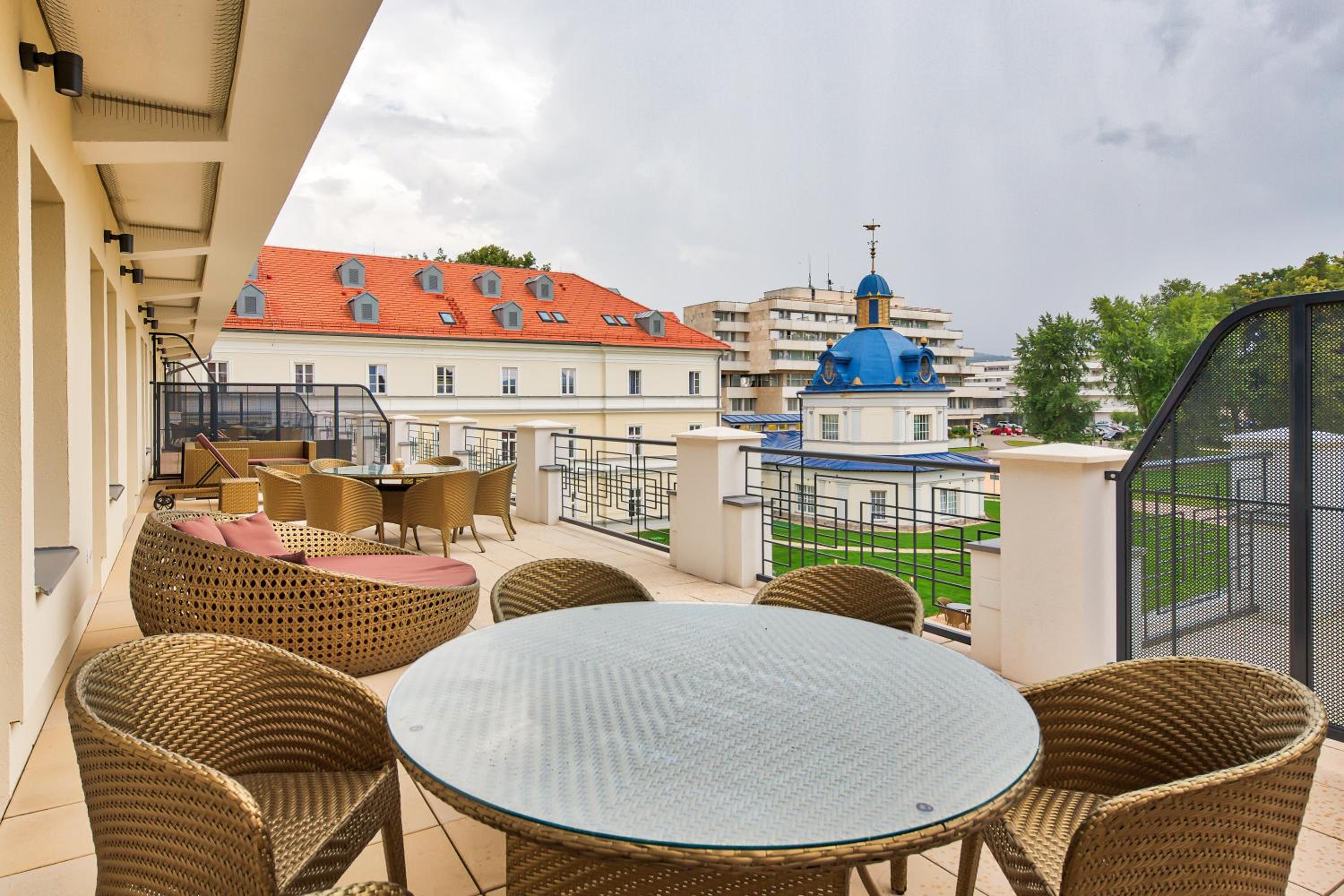 One-Bedroom Apartment with Terrace photo 2