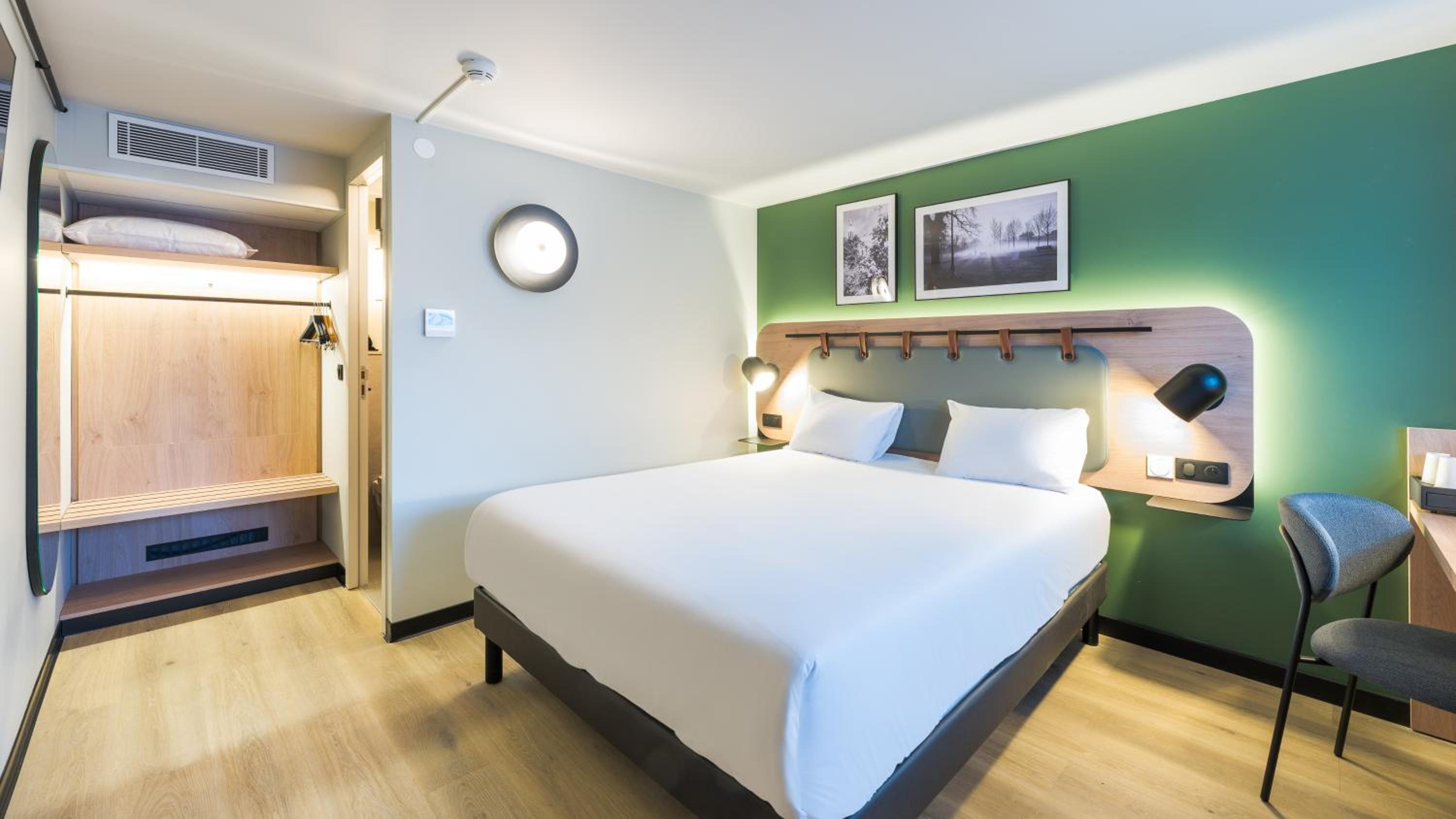 Family Room with One Double Bed, One Single Bed and One Bunk Bed - Photo 1