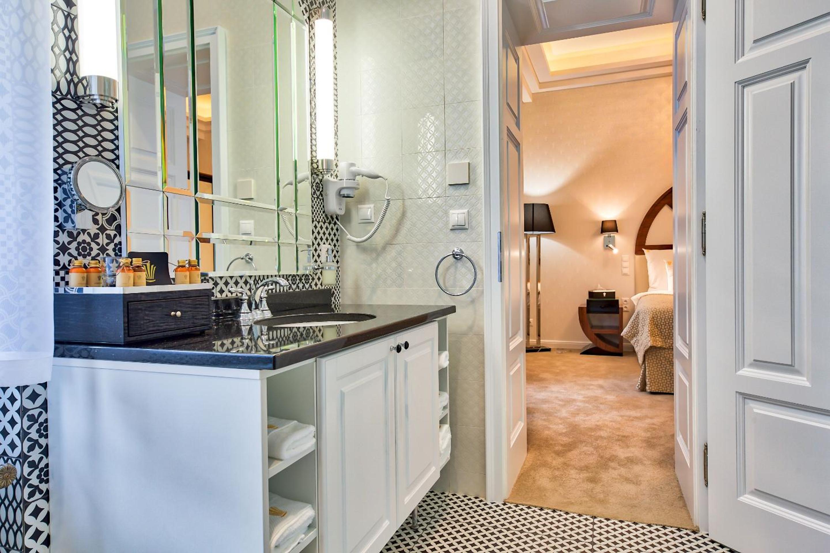 One-Bedroom Apartment with Balcony photo 1