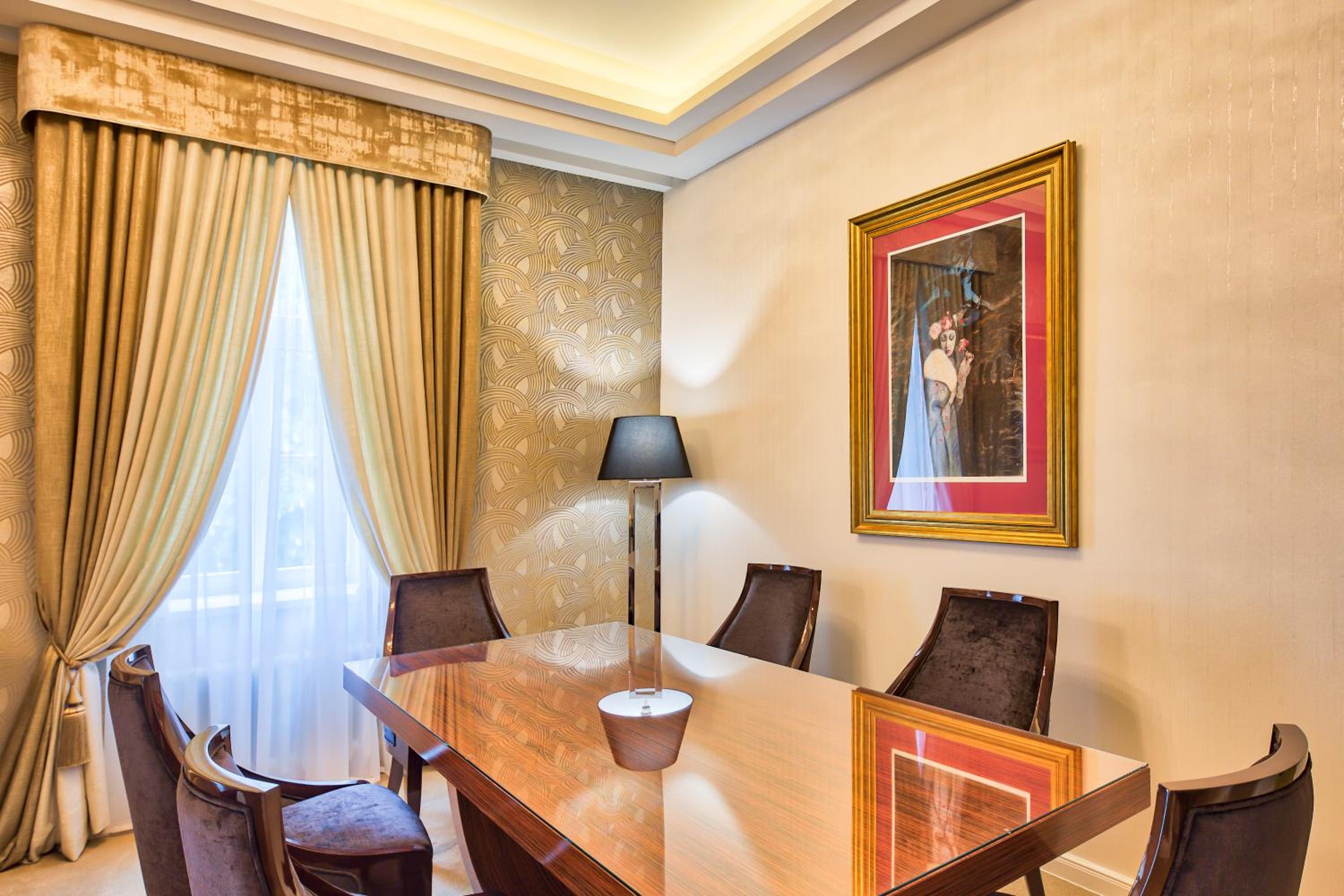 One-Bedroom Apartment with Balcony photo 2