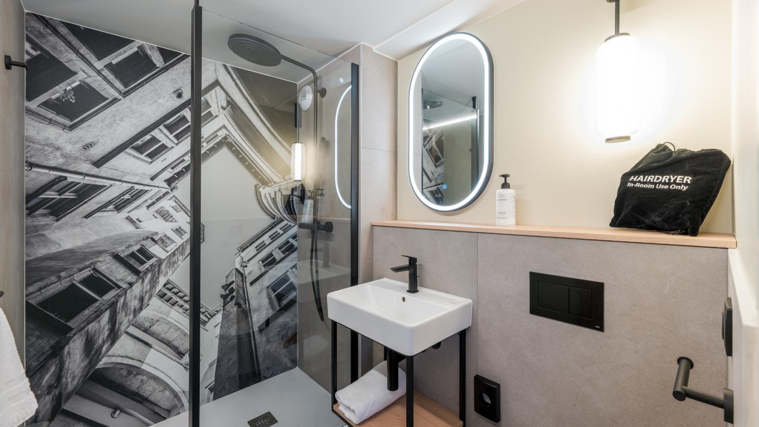 Deluxe Room With Private Garden - Photo 4