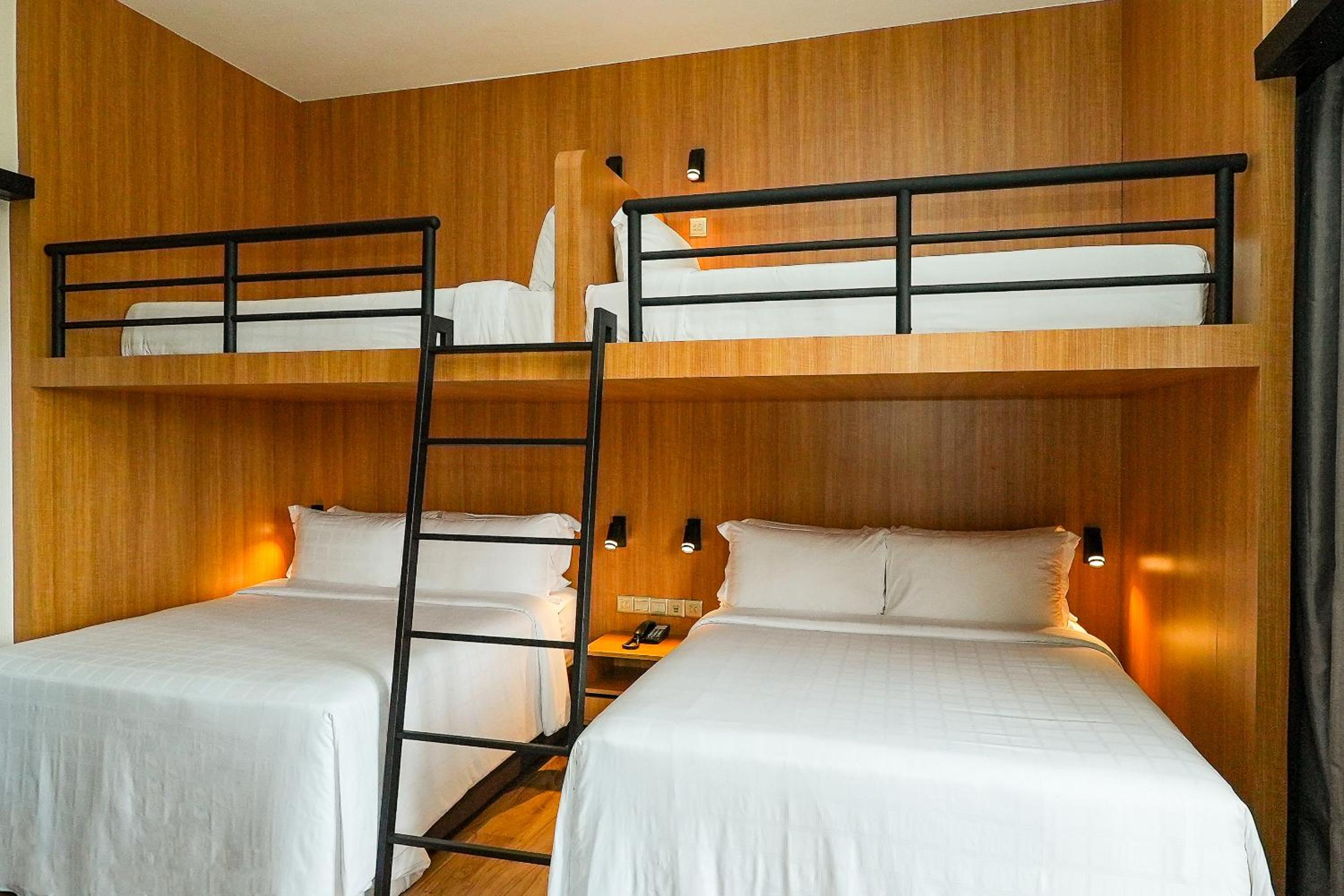 Room + Meal Credit for 2 people - Superior Deluxe Sixer - Photo 4