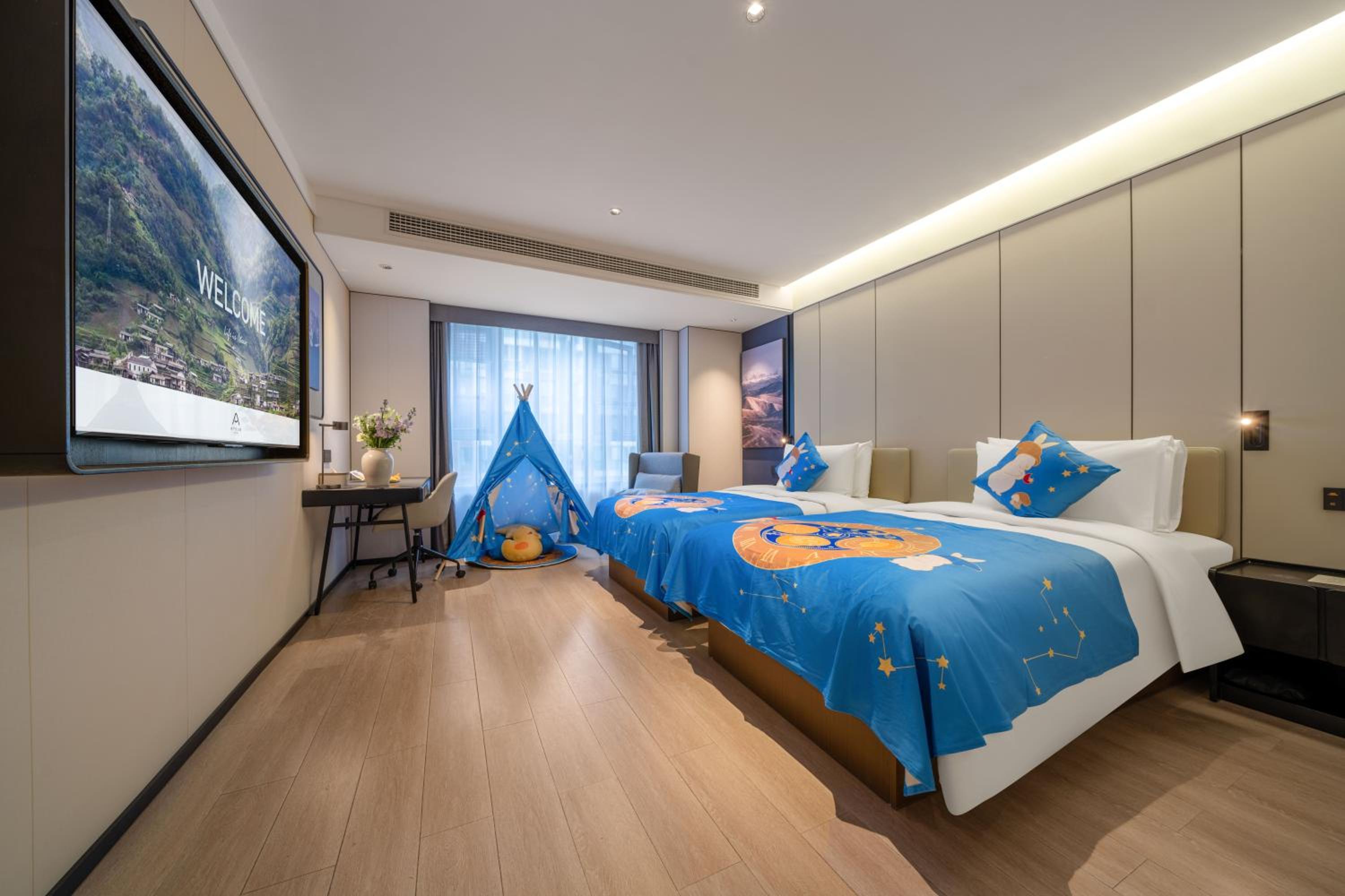 Deluxe Family Room photo 1