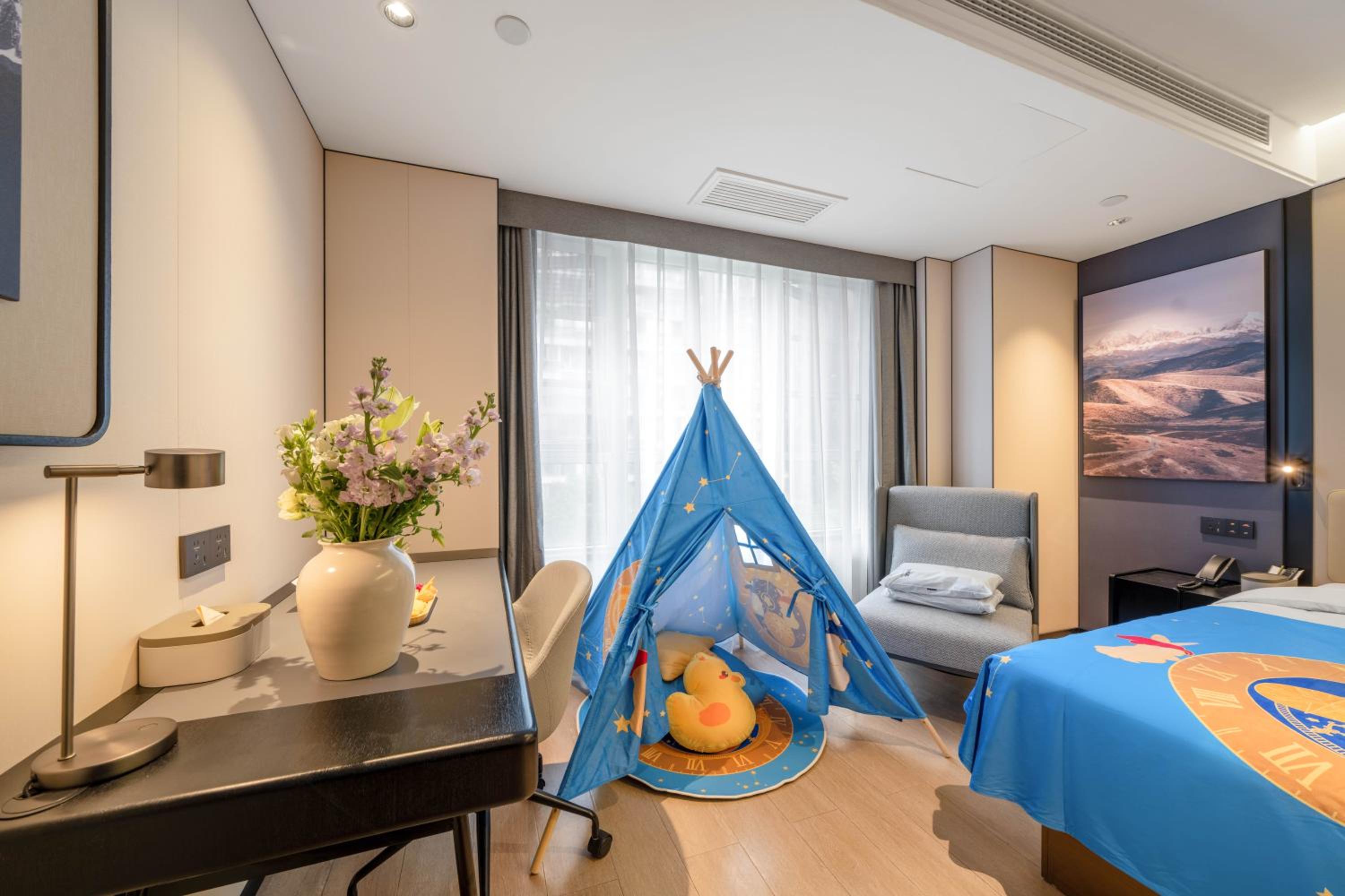 Deluxe Family Room photo 2