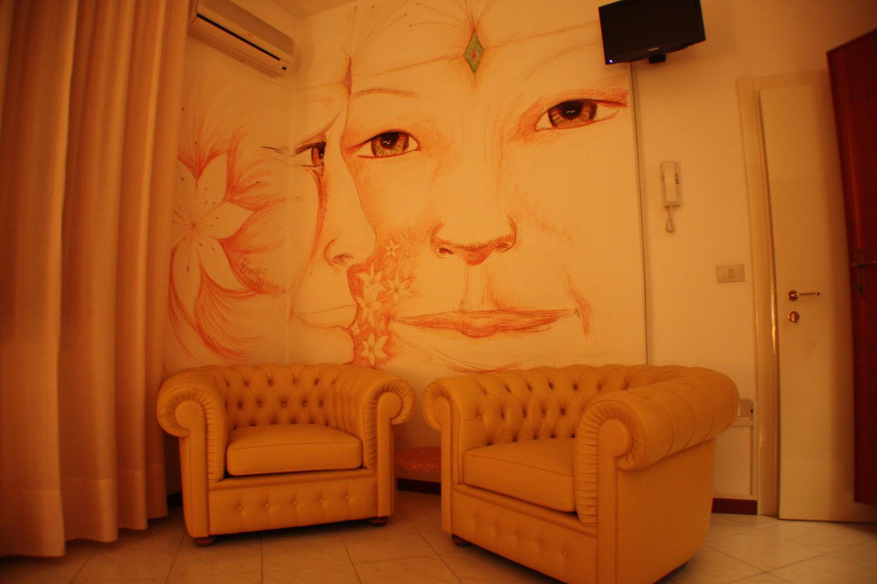 Double Room with Balcony - Photo 6