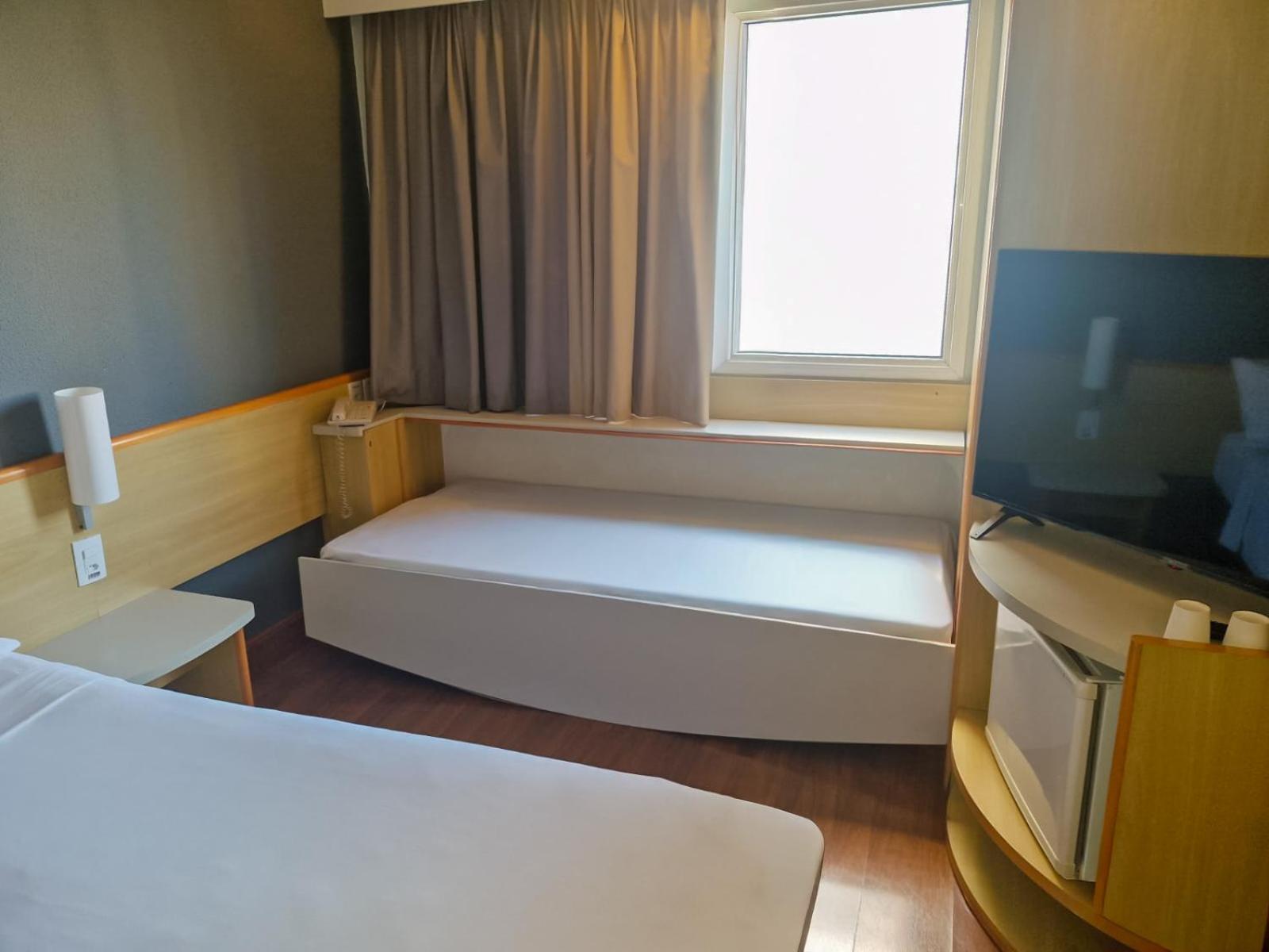 Deluxe Double Room with Extra Bed photo 3