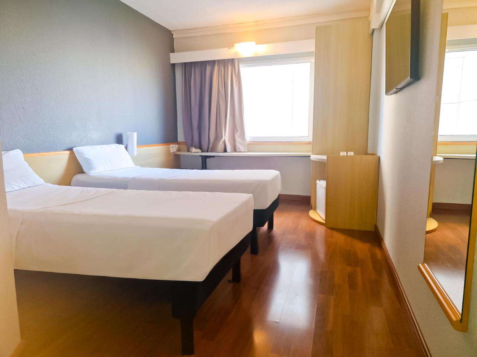 Deluxe Twin Room photo 2