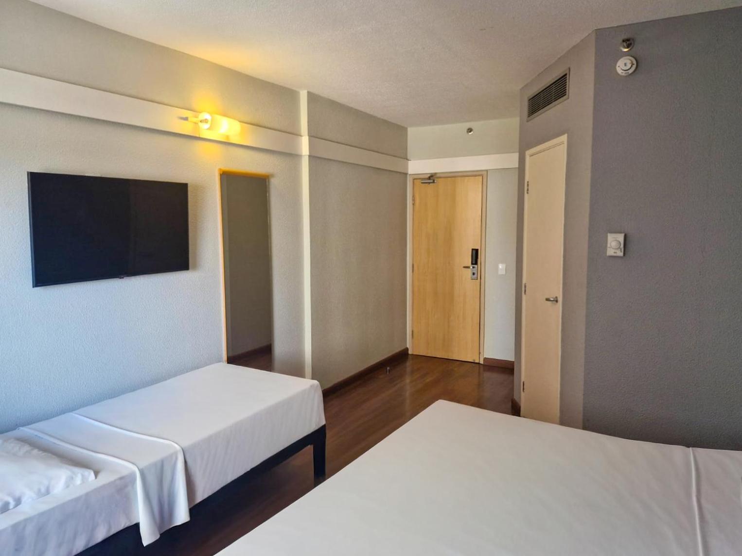 Deluxe Double Room with Extra Bed photo 2