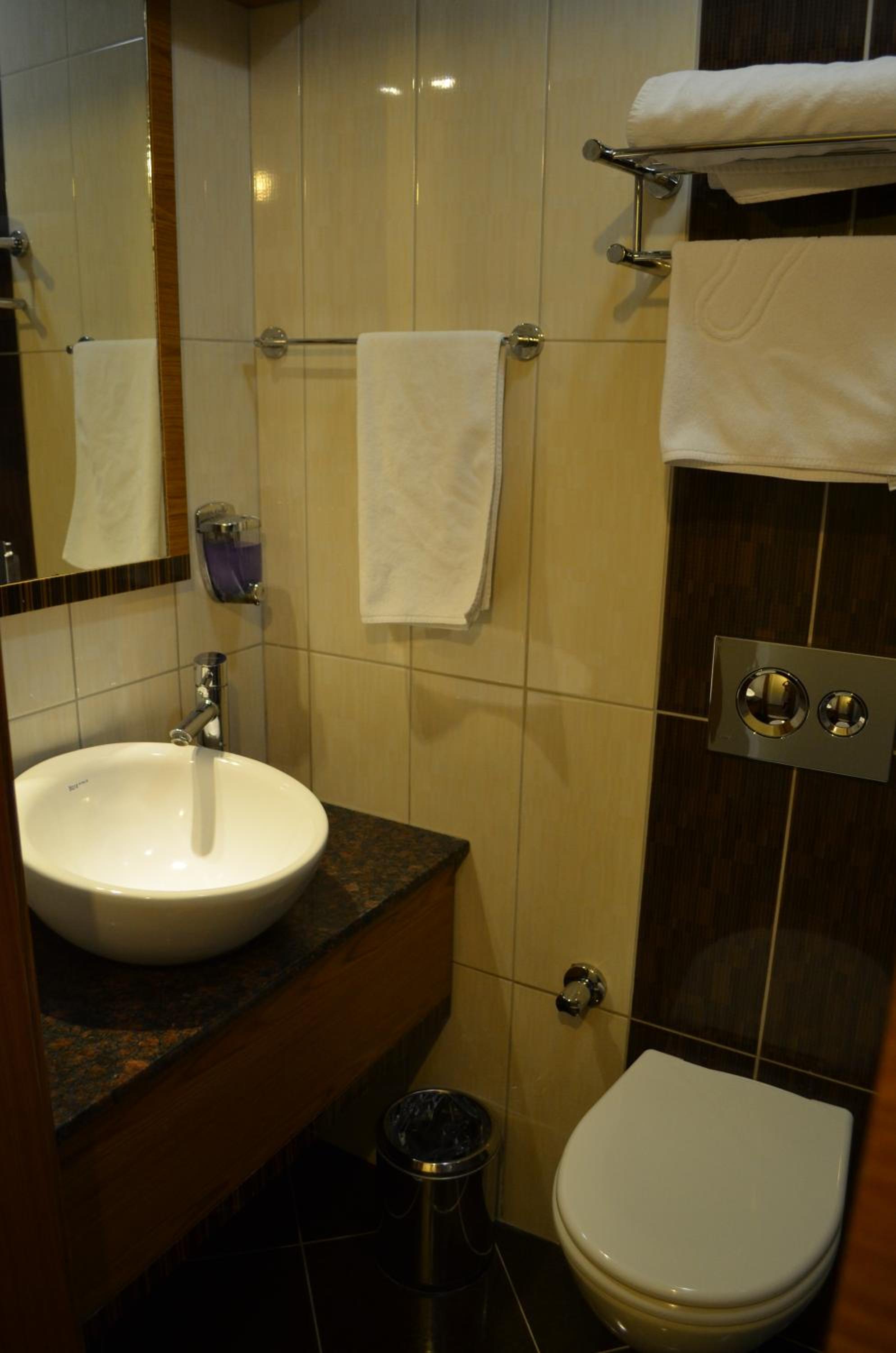 Standard Double Room - Photo 13