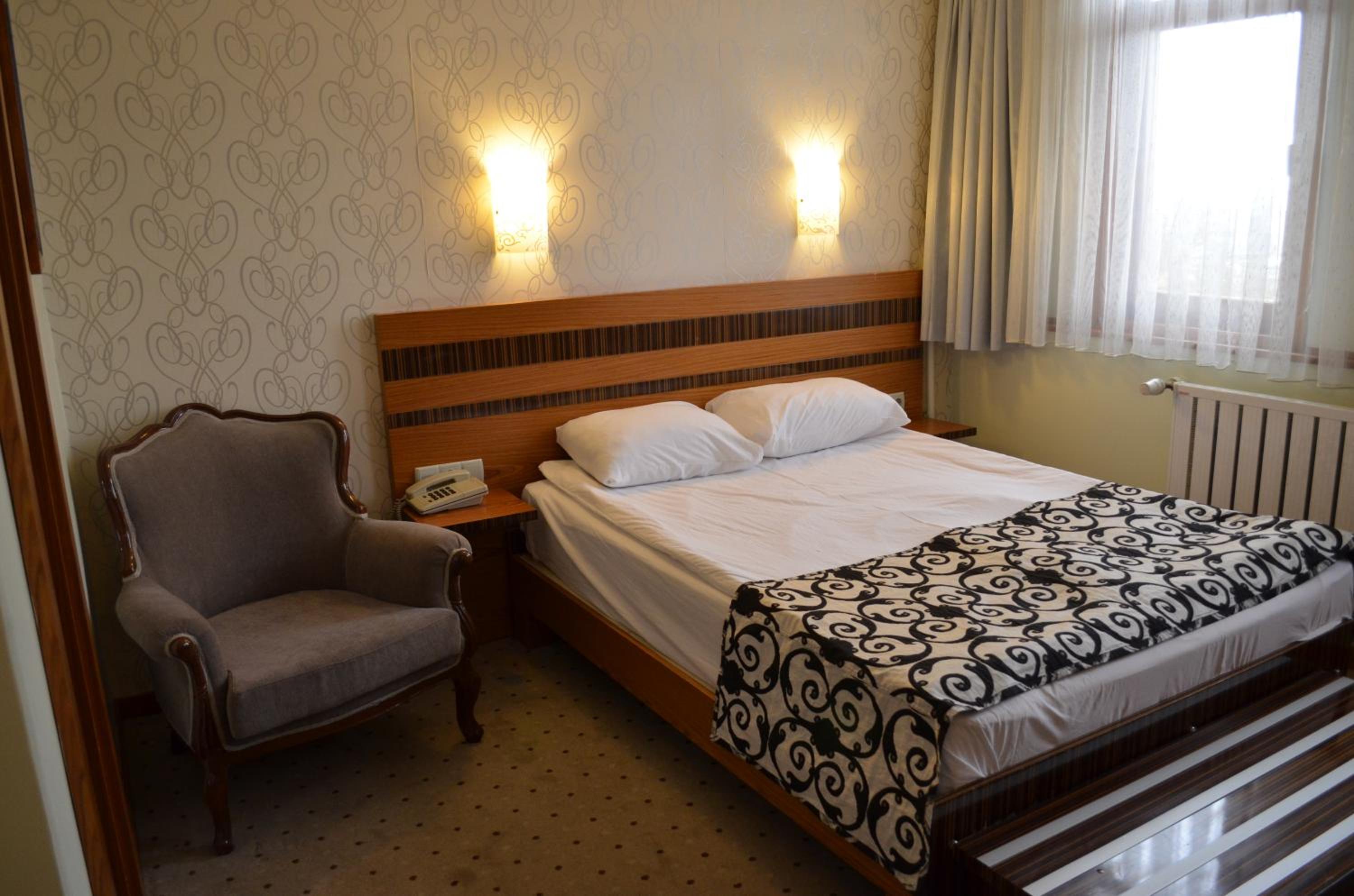 Standard Double Room - Photo 8