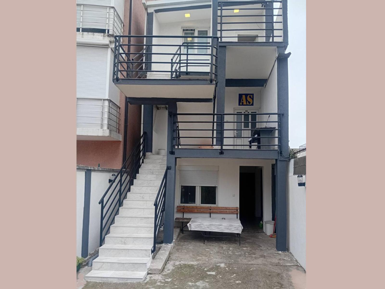 Studio Apartment with King Bed