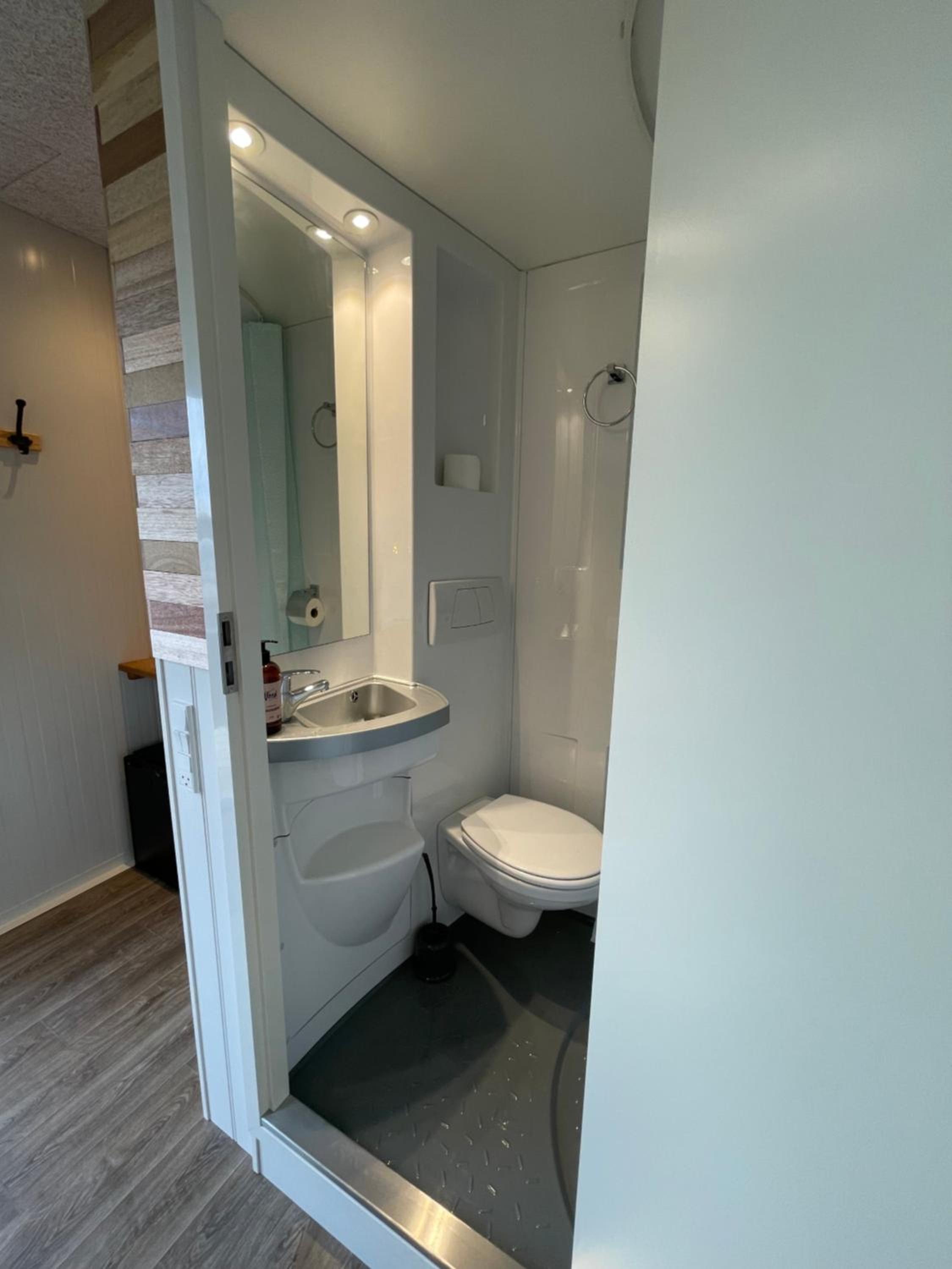 Double Room with Private Bathroom - Photo 1