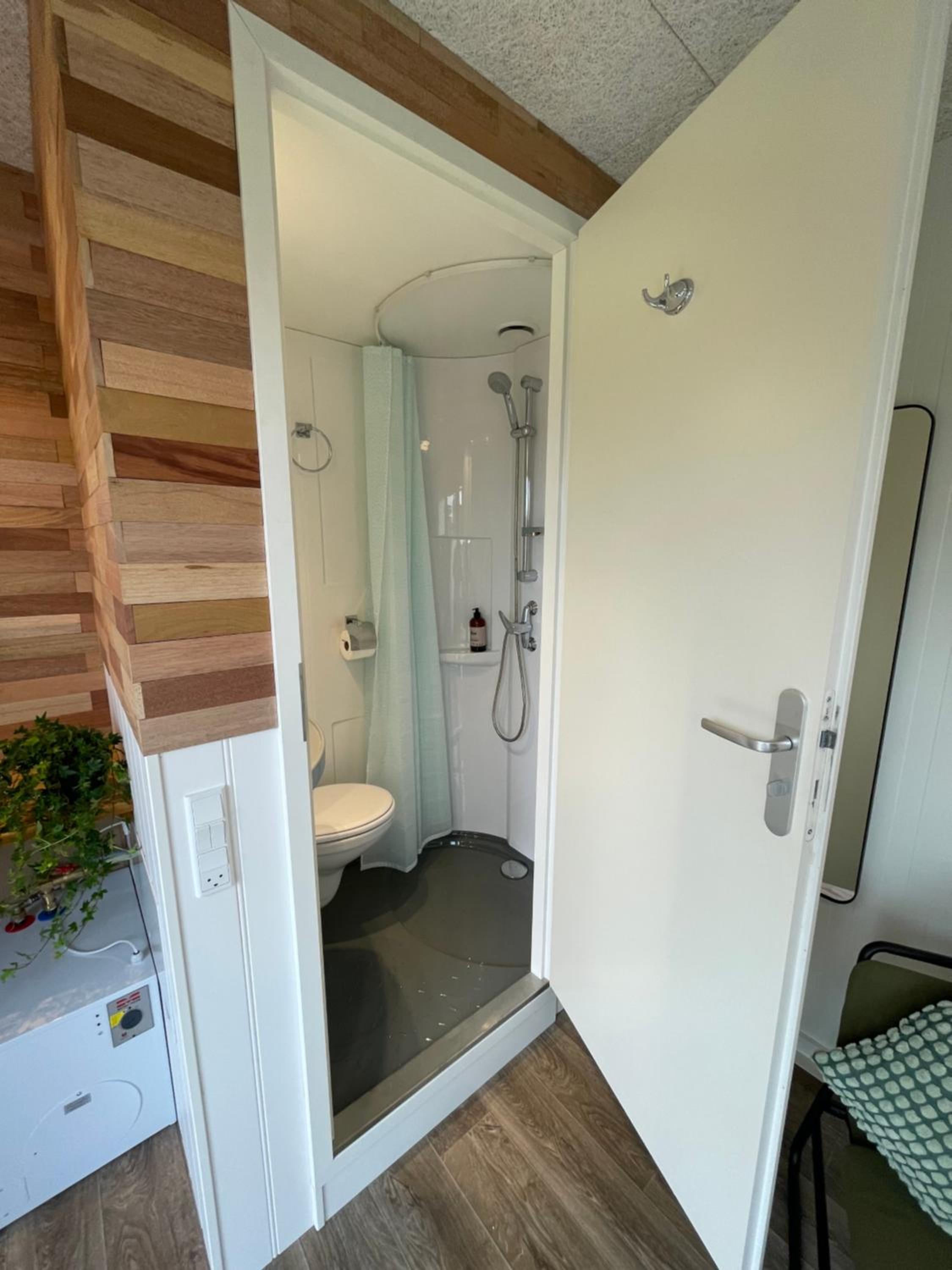 Double Room with Private Bathroom - Photo 7