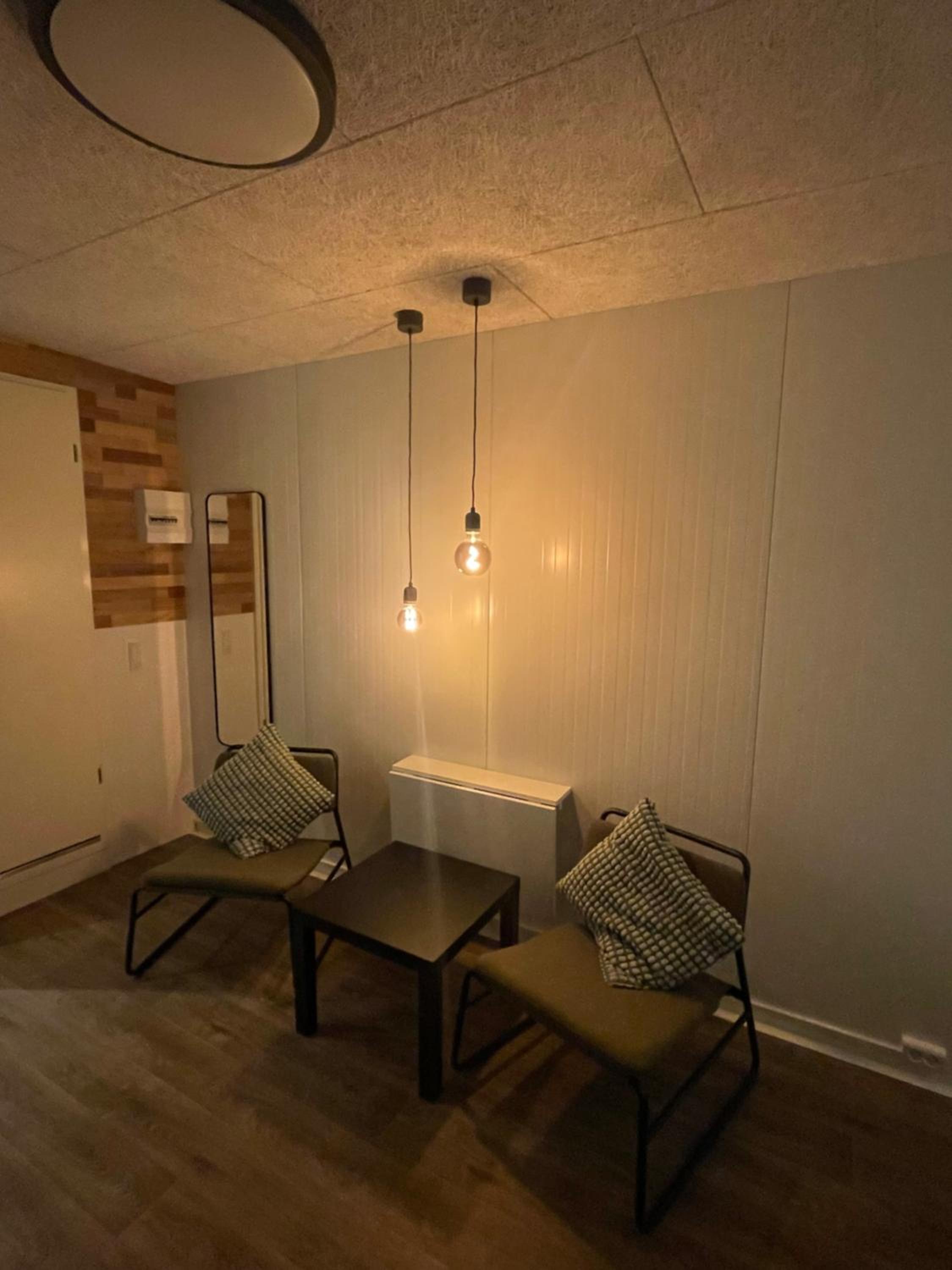 Double Room with Private Bathroom - Photo 10