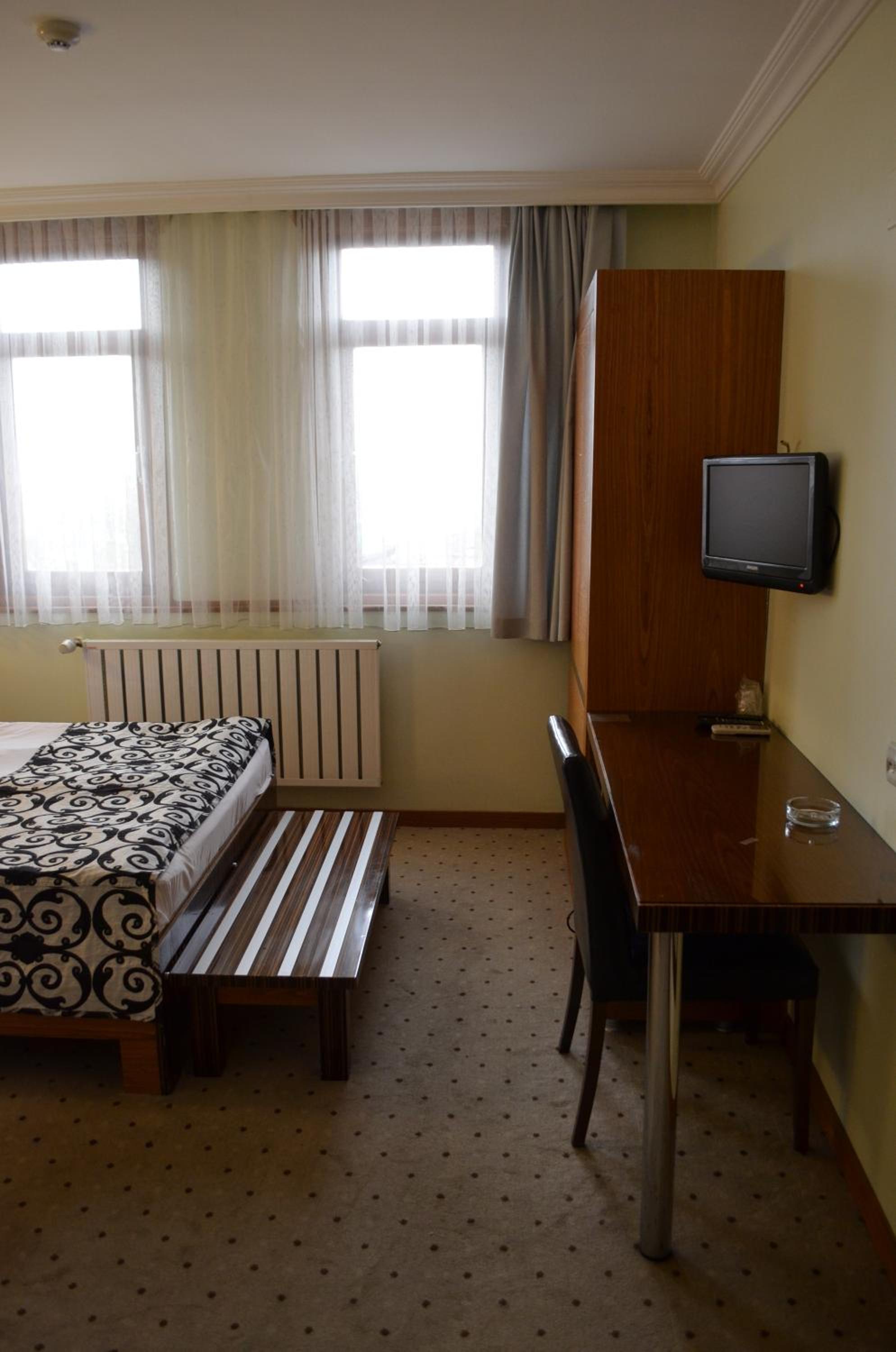 Standard Double Room - Photo 7