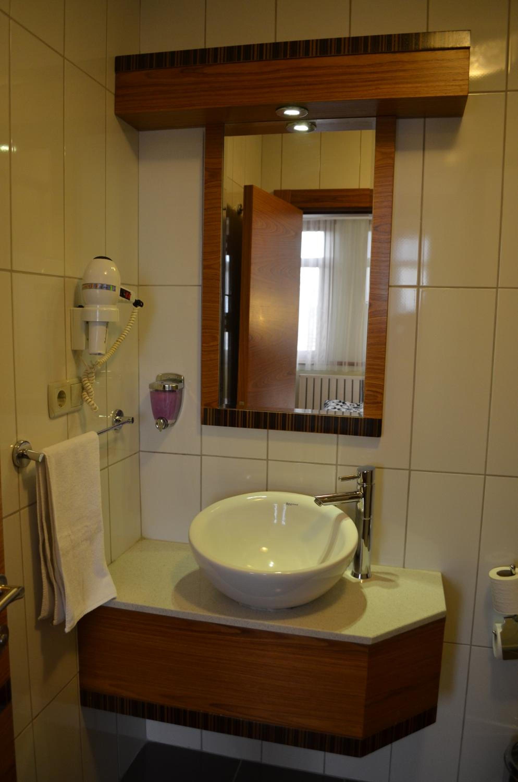 Standard Double Room - Photo 3