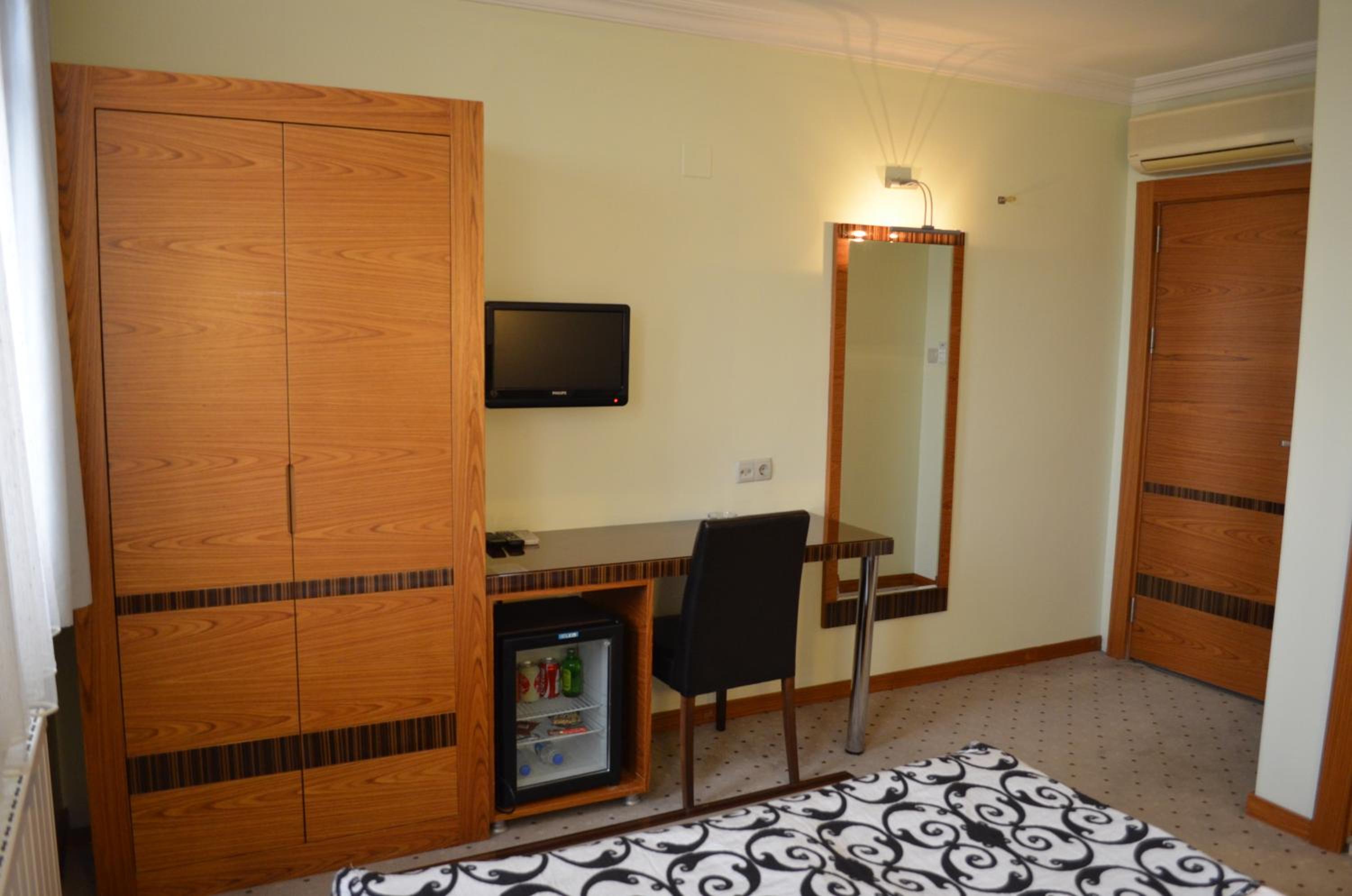 Standard Double Room - Photo 6