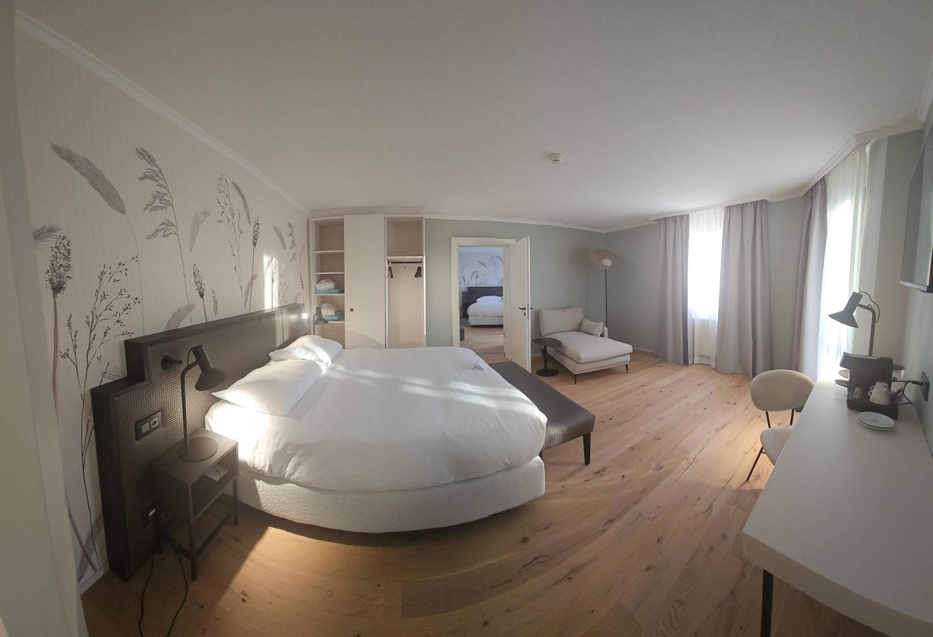 Premium connecting family rooms