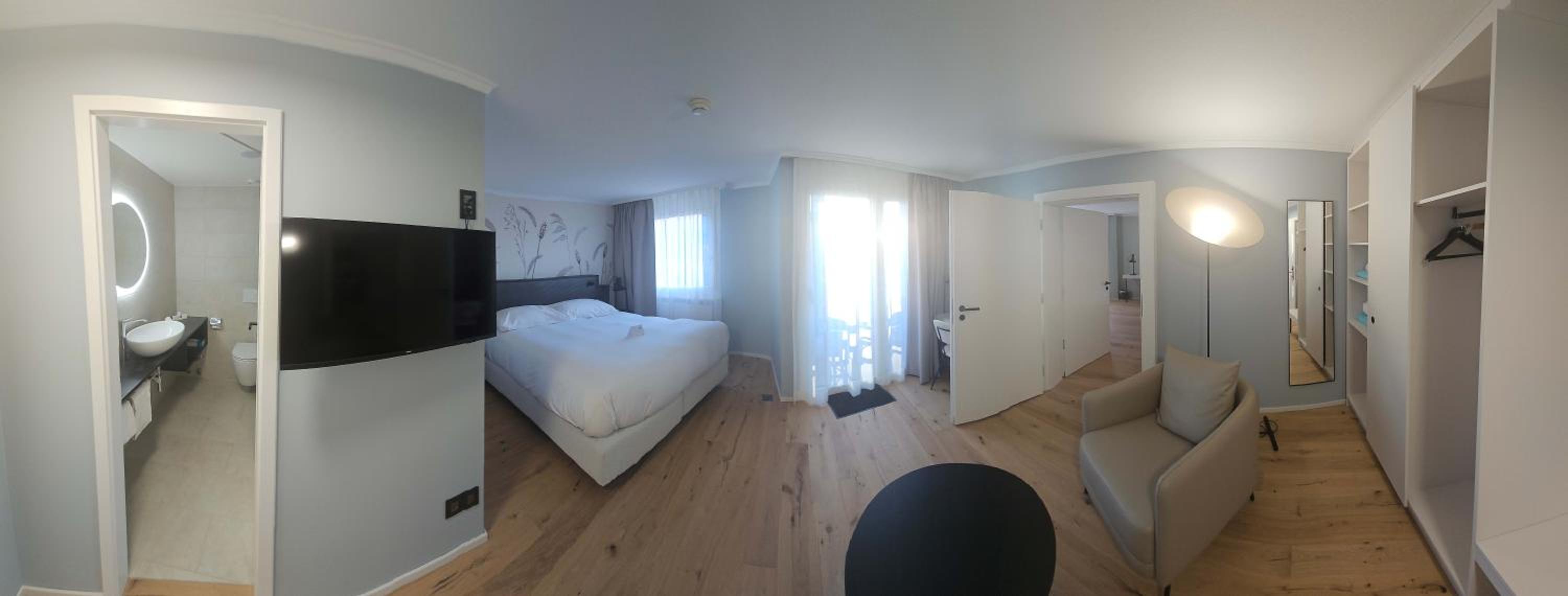 Premium connecting family rooms