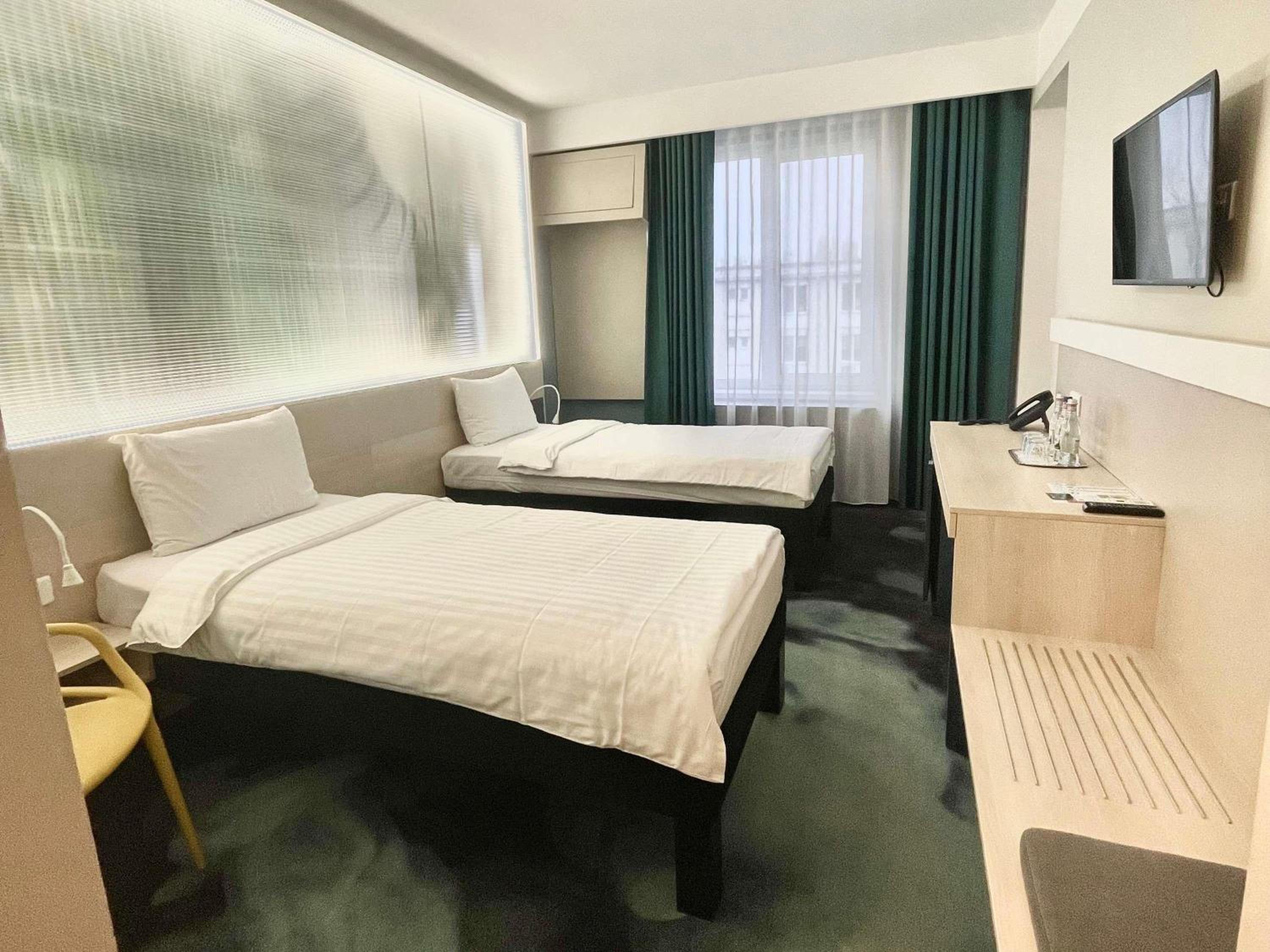 Standard Room With Three Single Beds photo 1