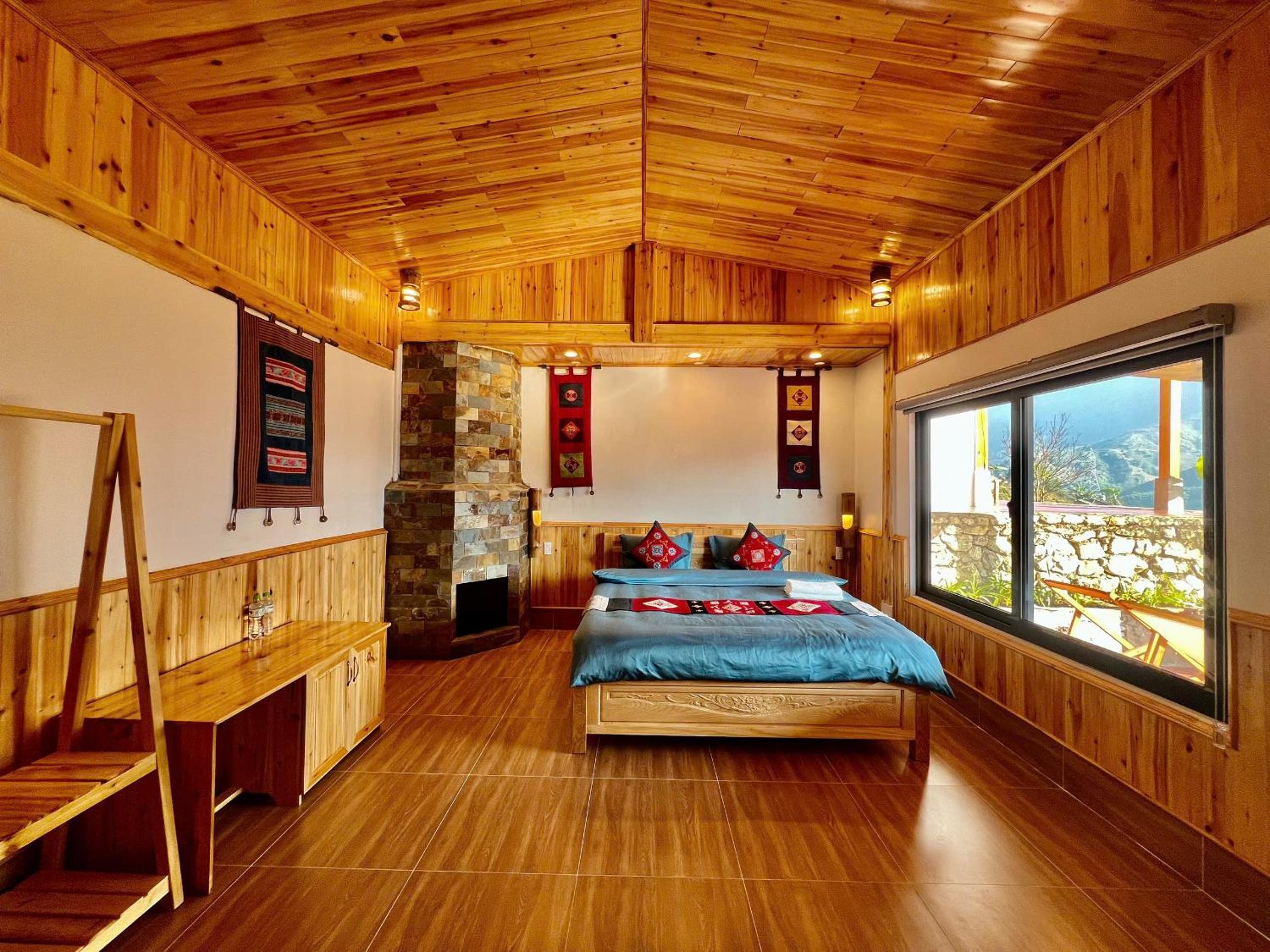 Deluxe King Room photo 1