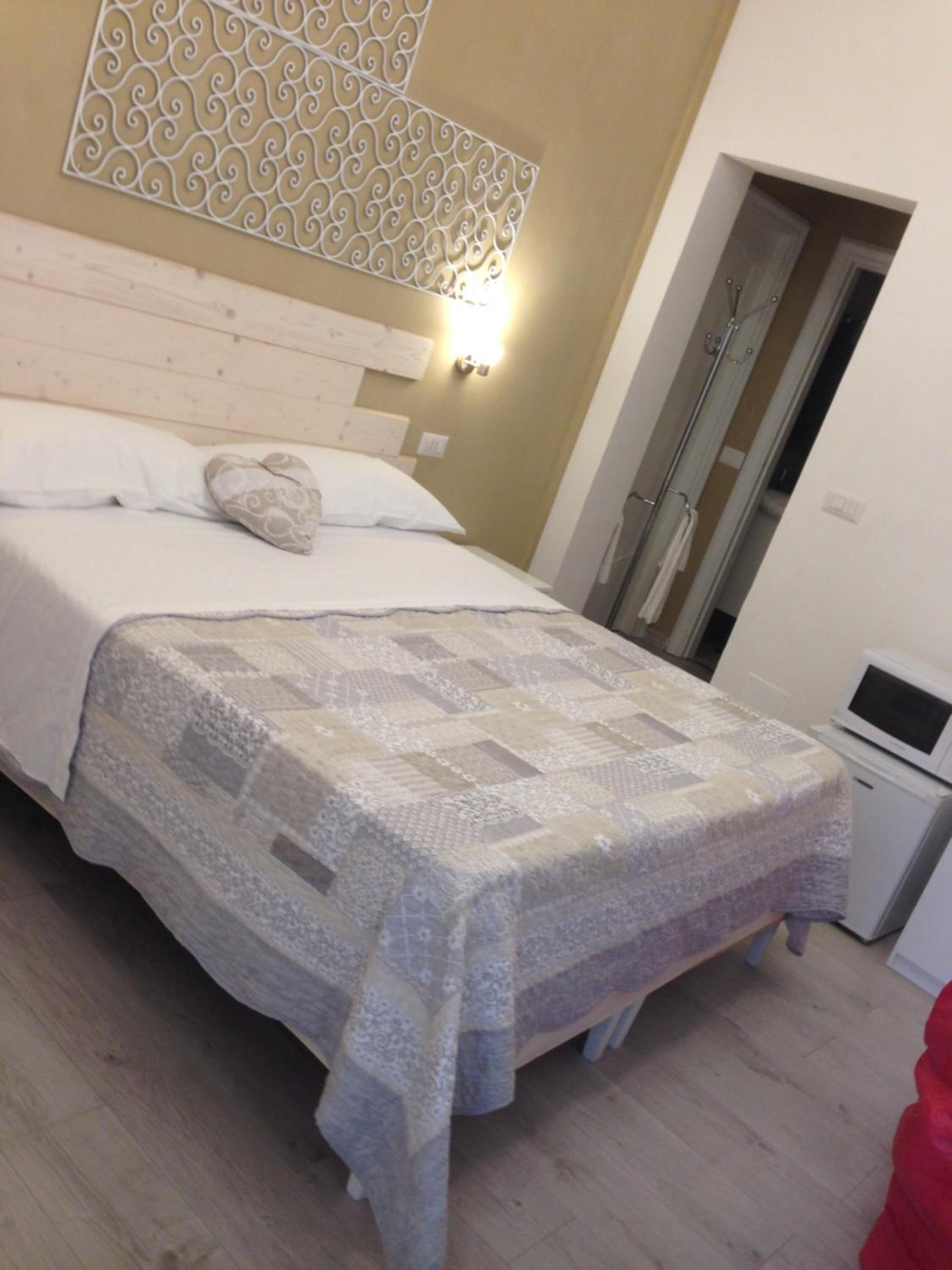 Deluxe Triple Room - Photo 16