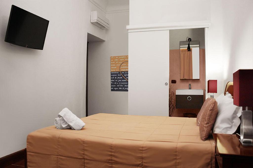Economy Double Room photo 3