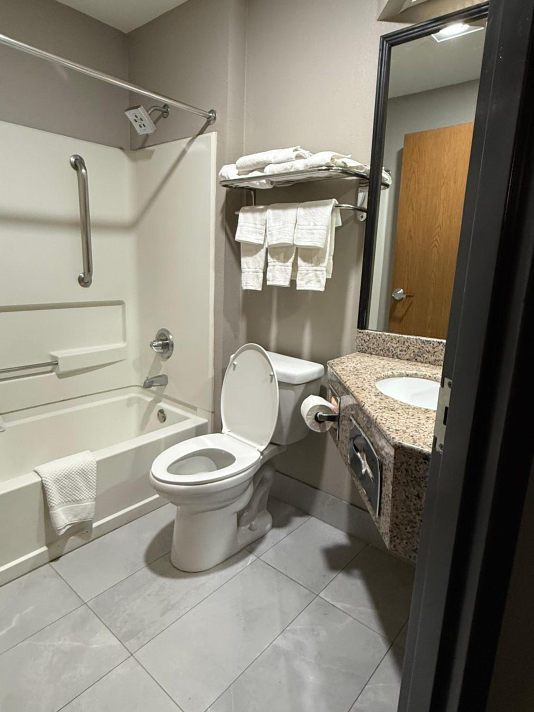 King Suite - Non-Smoking - Photo 1
