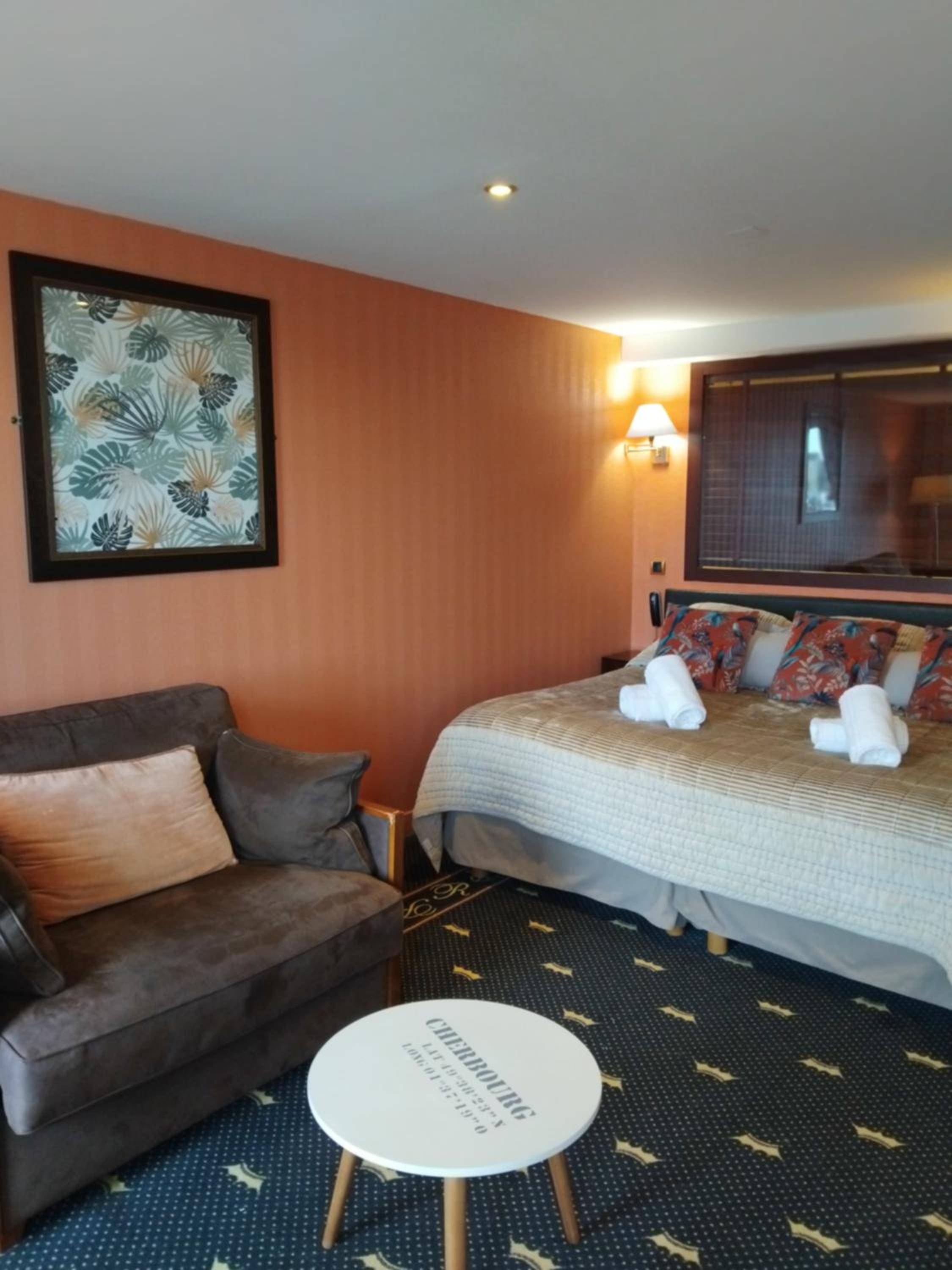 Superior Twin Room with Harbor View - Photo 6