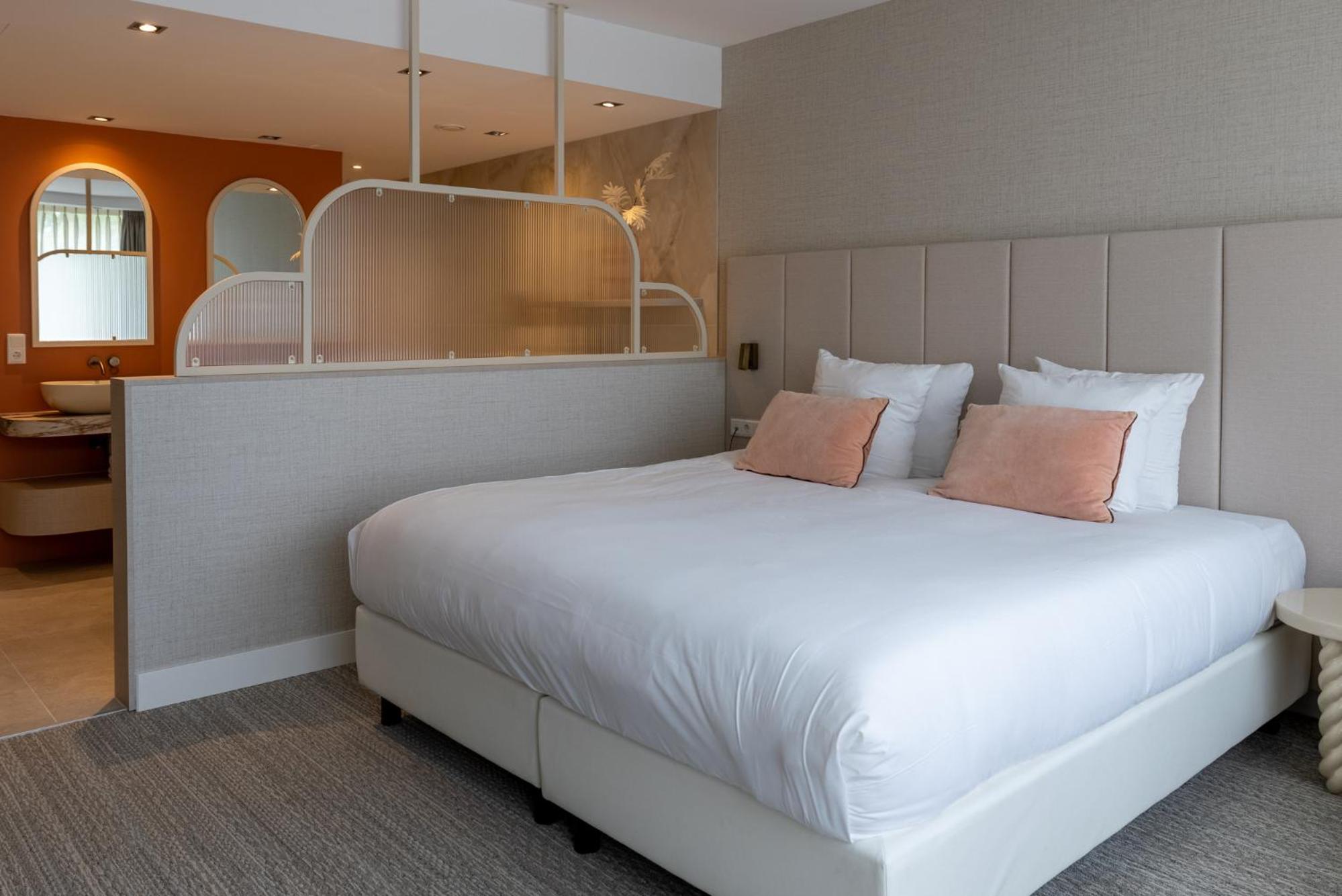 Superior King Room photo 2