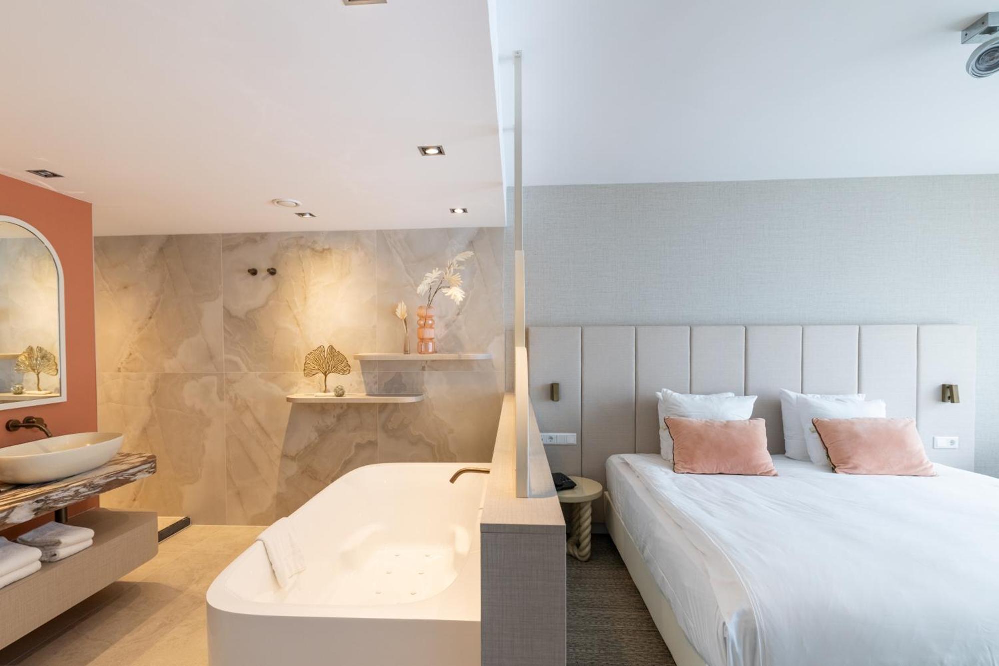 Superior King Room photo 3