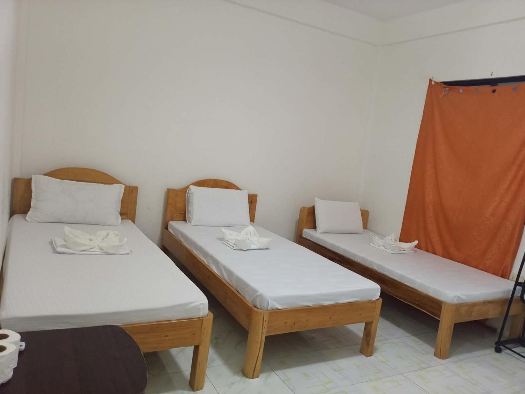 Quadruple Room with Bathroom photo 2