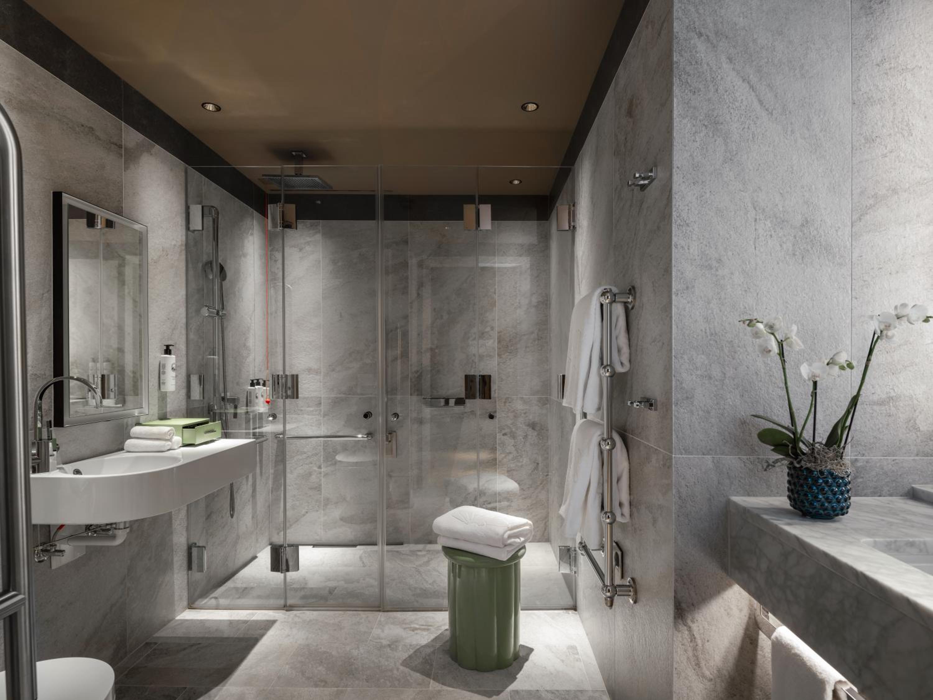 Junior Accessible Suite