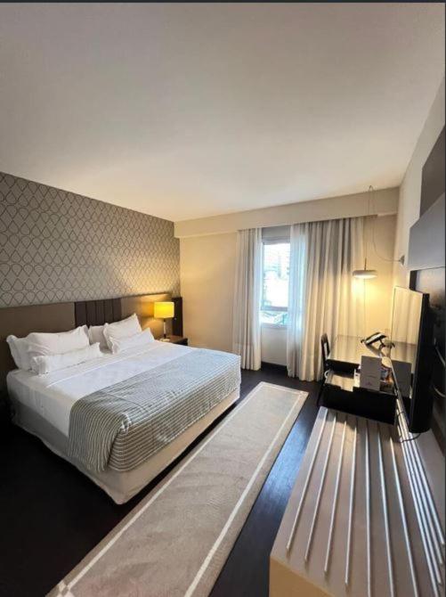 Superior Room with Double Bed thumbnail 5