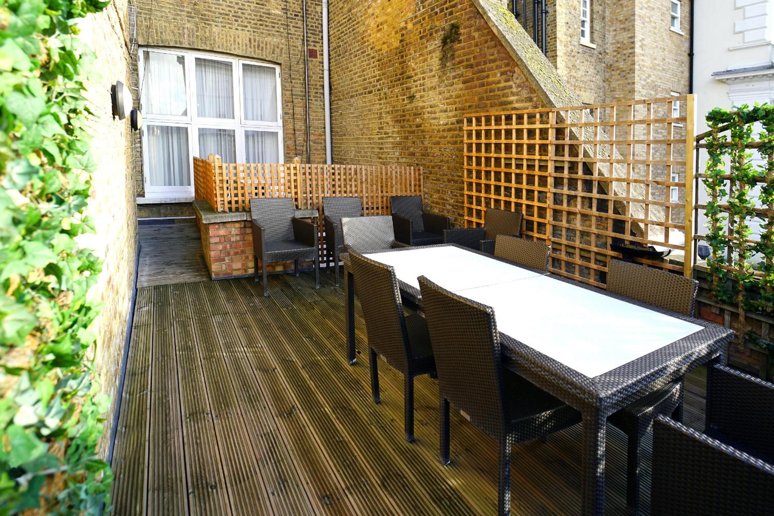 Luxury Three Bedroom Apartment with Terrace photo 2