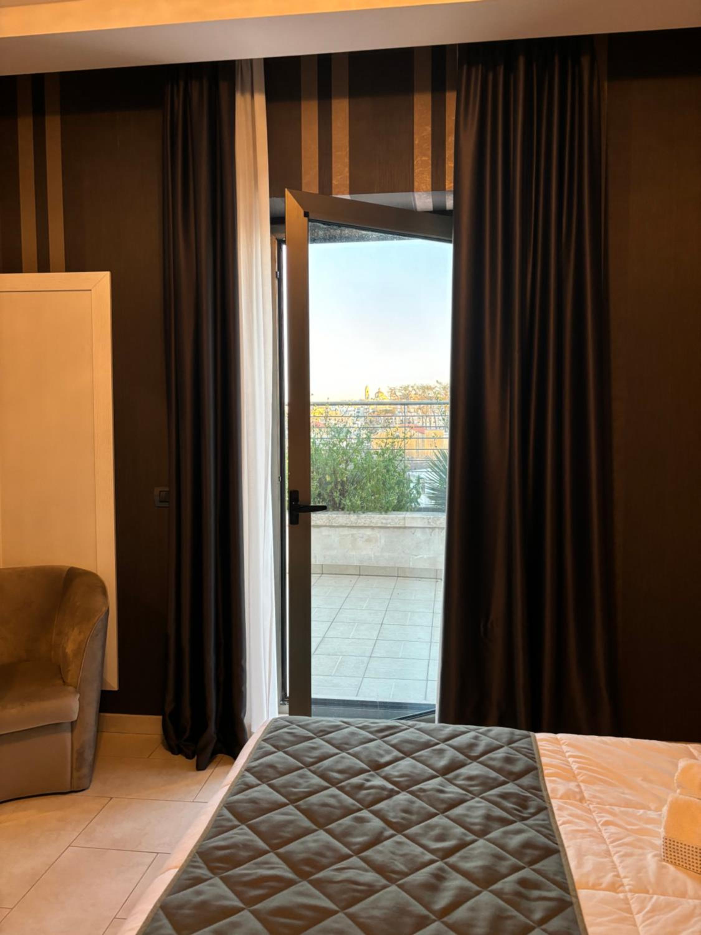 Deluxe Double Room with Balcony photo 2