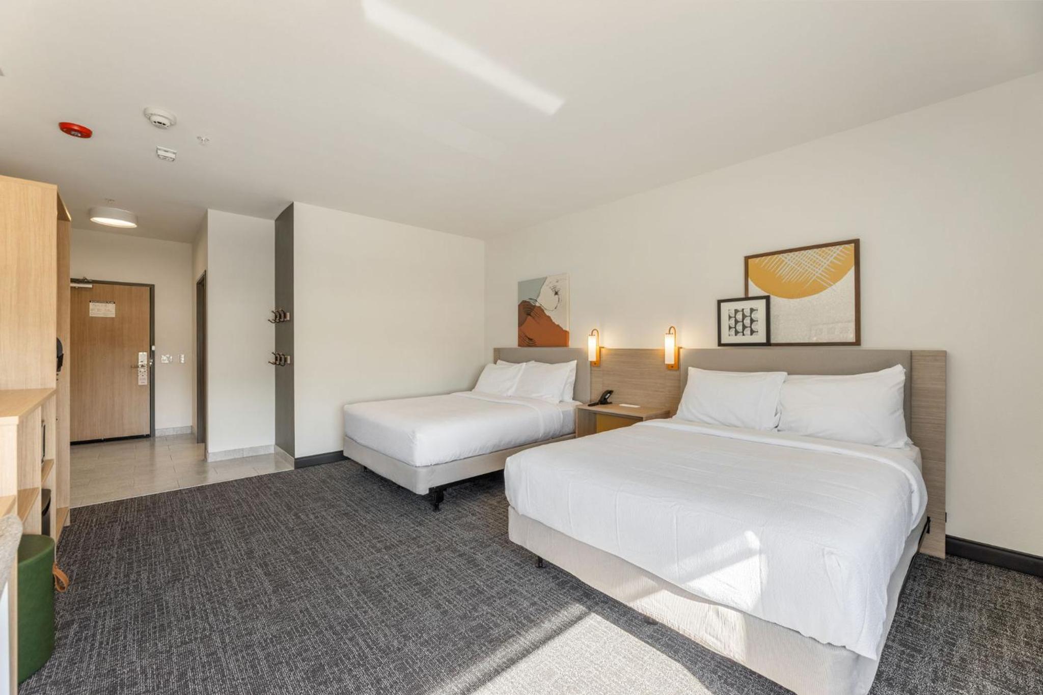 Room with Two Queen Beds and Bath Tub - Mobility and Hearing Accessible photo 2