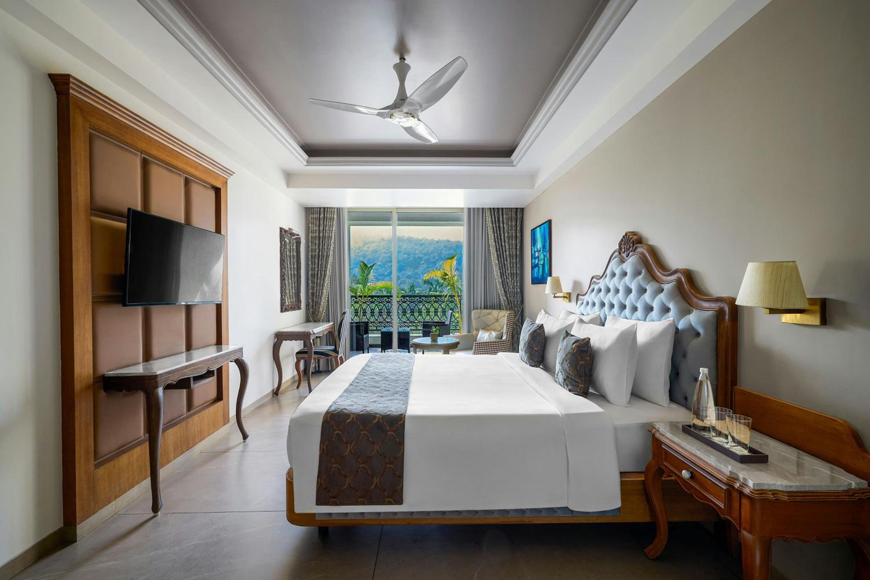 Fern Classic King Room with Mountain View